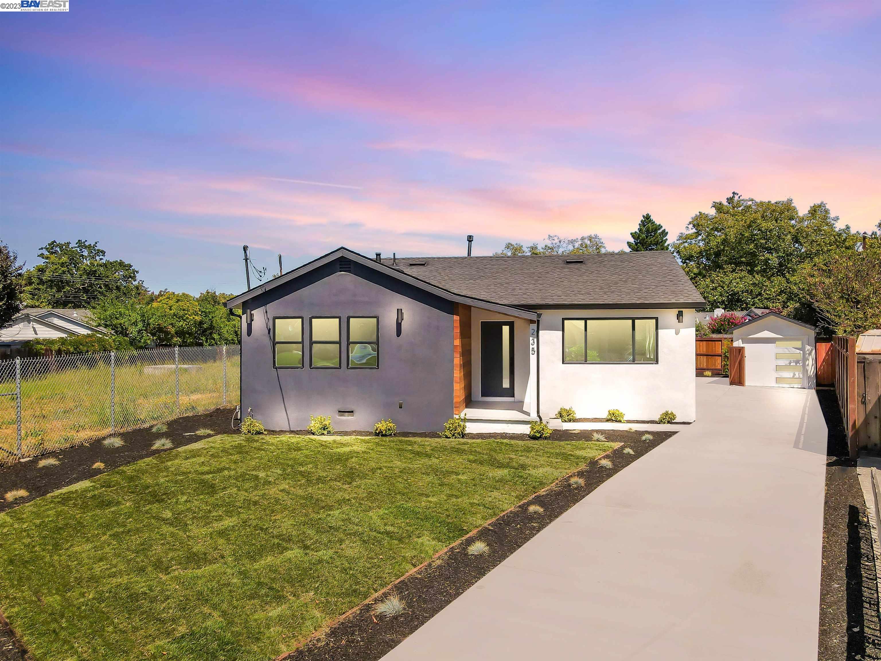 Detail Gallery Image 1 of 1 For 235 Mcevoy St, Redwood City,  CA 94061 - 3 Beds | 2 Baths