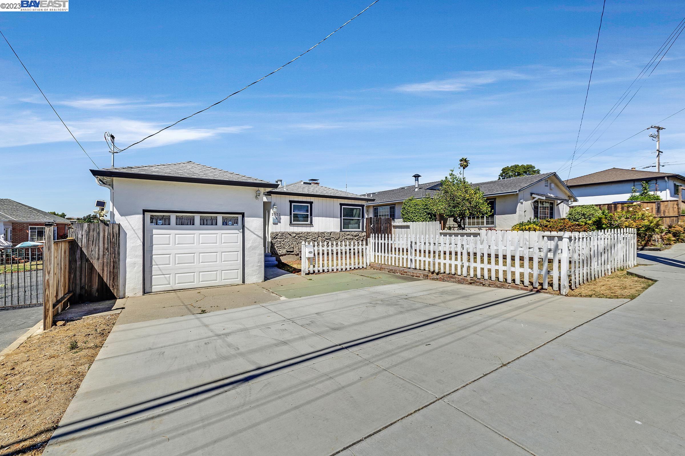 Detail Gallery Image 1 of 1 For 2532 East Ave, Hayward,  CA 94544 - 3 Beds | 1 Baths