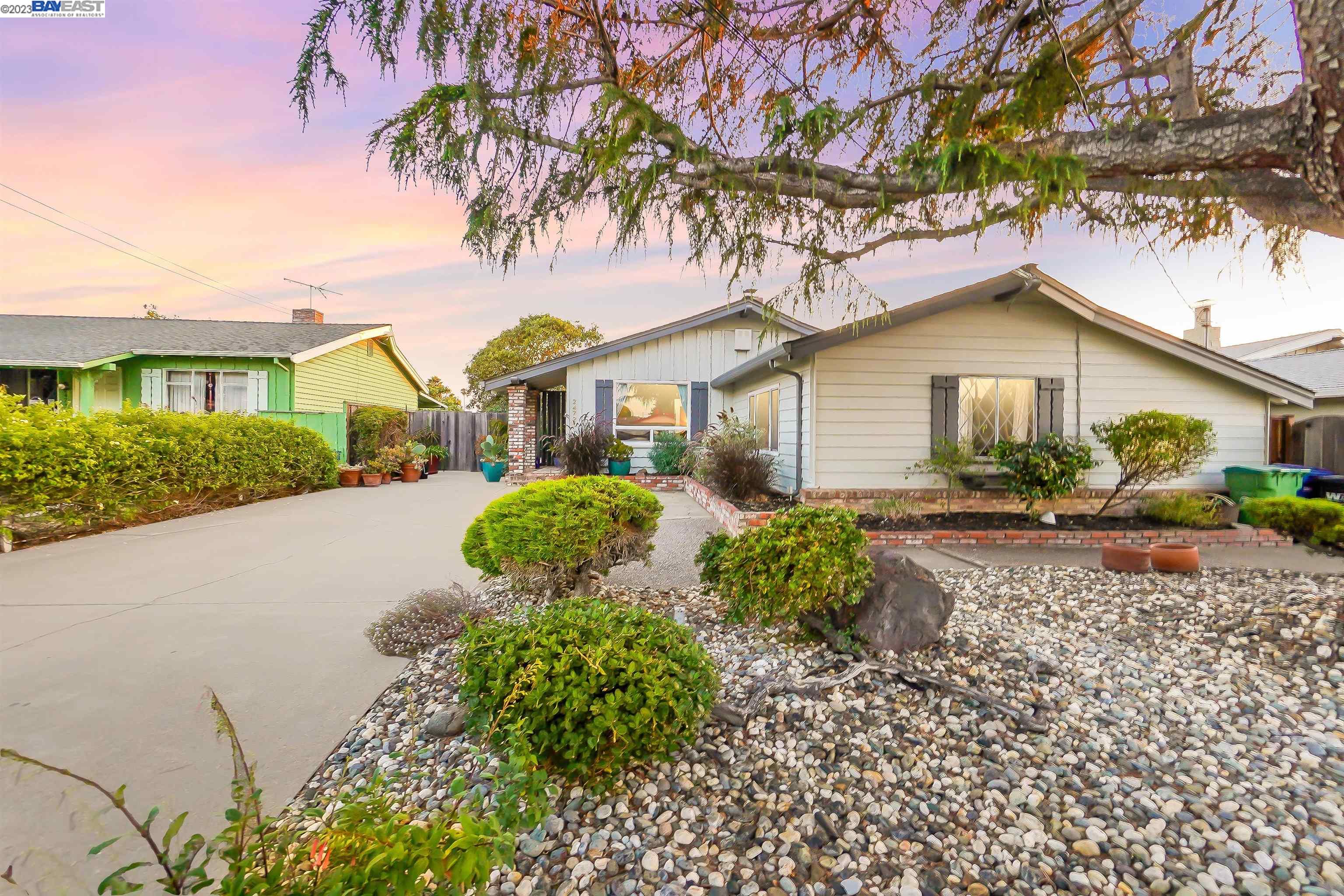 Detail Gallery Image 1 of 1 For 24725 Calaroga Ave, Hayward,  CA 94545 - 3 Beds | 2 Baths