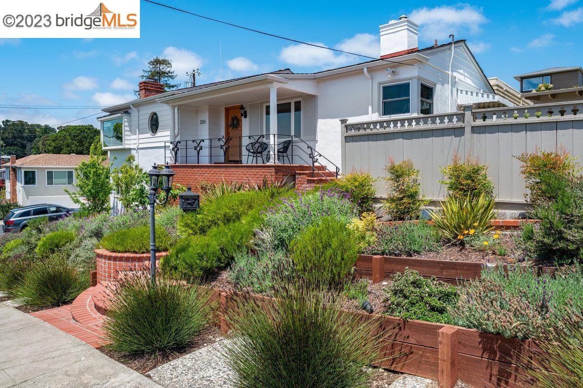 Detail Gallery Image 1 of 1 For 3350 Kiwanis St, Oakland,  CA 94602 - 3 Beds | 2 Baths