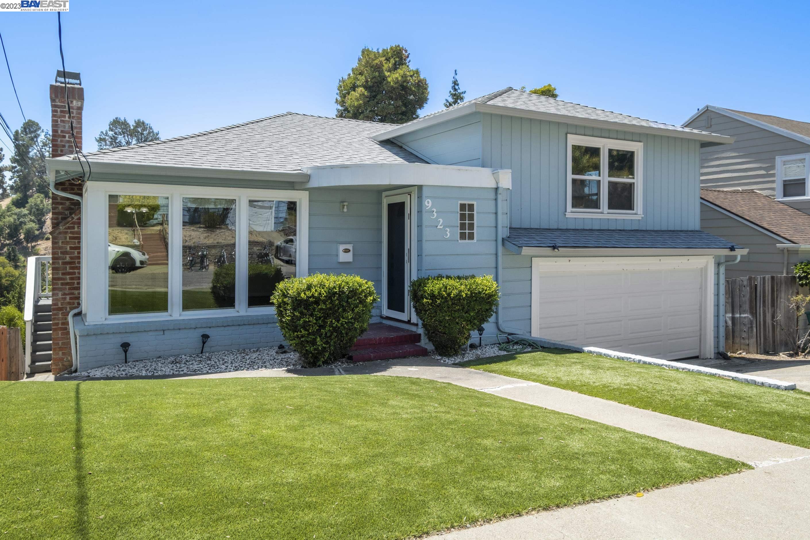 Detail Gallery Image 1 of 1 For 9323 Castlewood St., Oakland,  CA 94605 - 3 Beds | 1/1 Baths