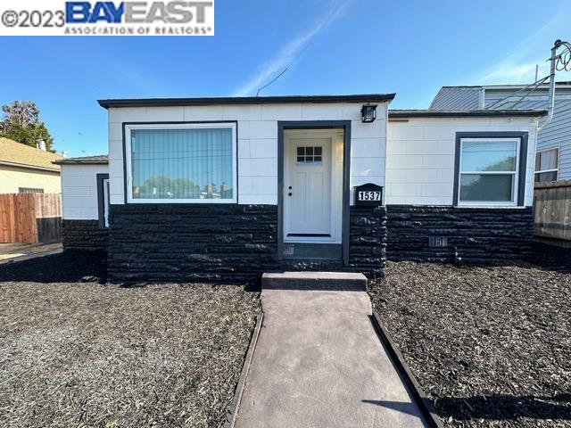 Detail Gallery Image 1 of 1 For 1537 Hellings Ave, Richmond,  CA 94801 - 3 Beds | 1 Baths
