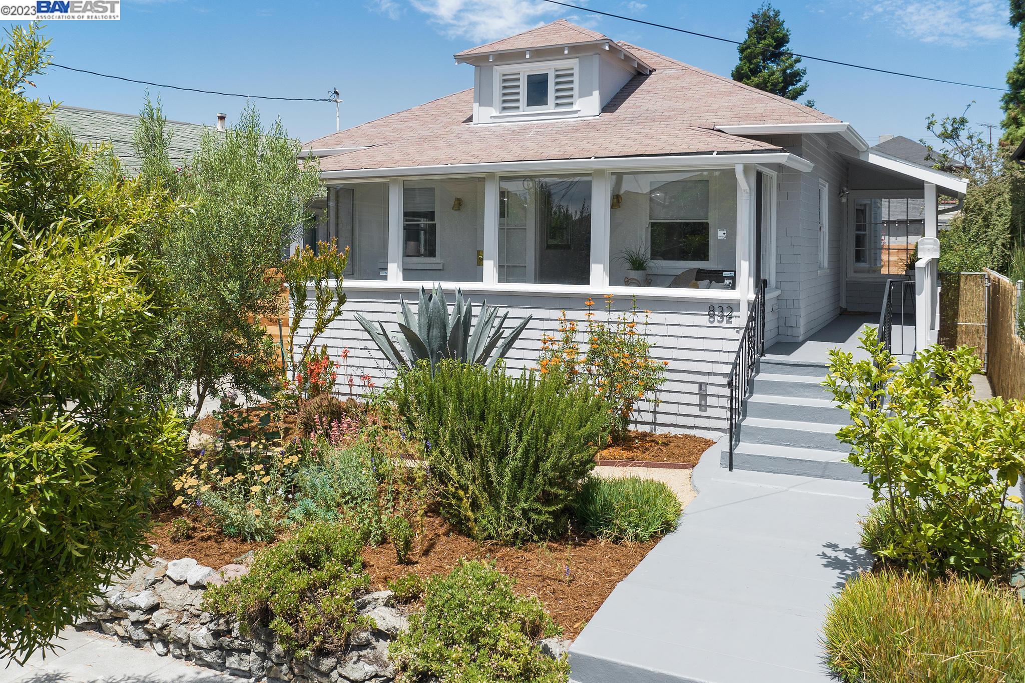 Detail Gallery Image 1 of 1 For 832 Aileen St, Oakland,  CA 94608 - 2 Beds | 1/1 Baths