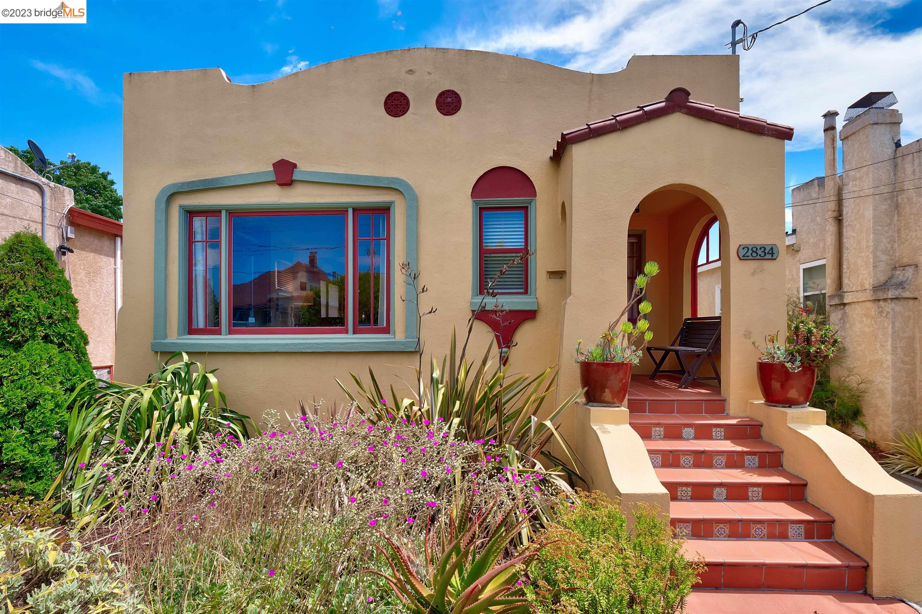 Detail Gallery Image 1 of 1 For 2834 60th Ave, Oakland,  CA 94605 - 3 Beds | 1 Baths