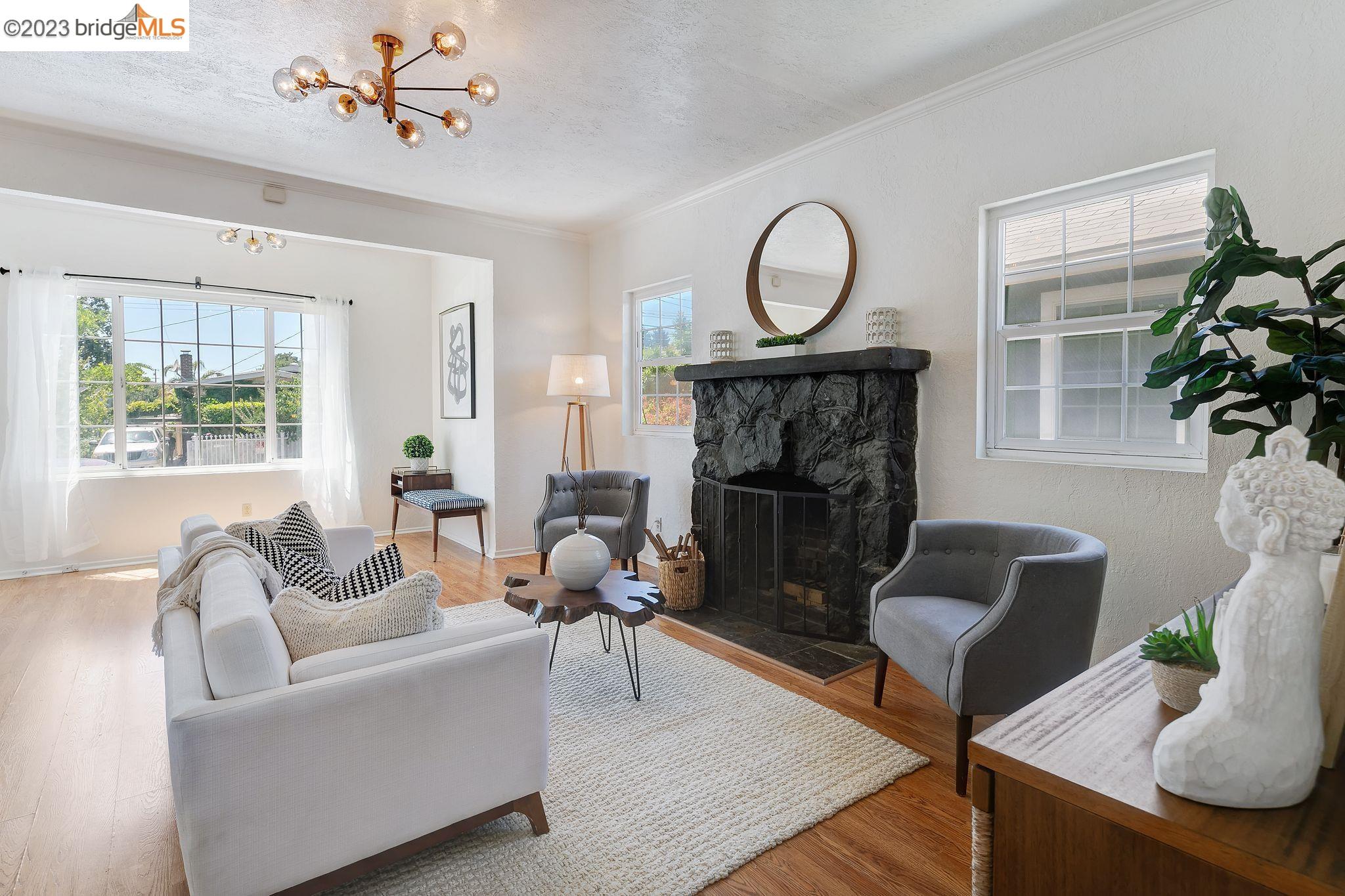 Detail Gallery Image 1 of 1 For 5056 Congress Ave, Oakland,  CA 94601 - 3 Beds | 2 Baths