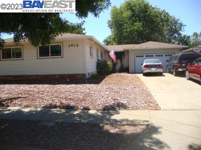 Detail Gallery Image 1 of 1 For 1815 Landana Dr, Concord,  CA 94519 - 4 Beds | 2 Baths