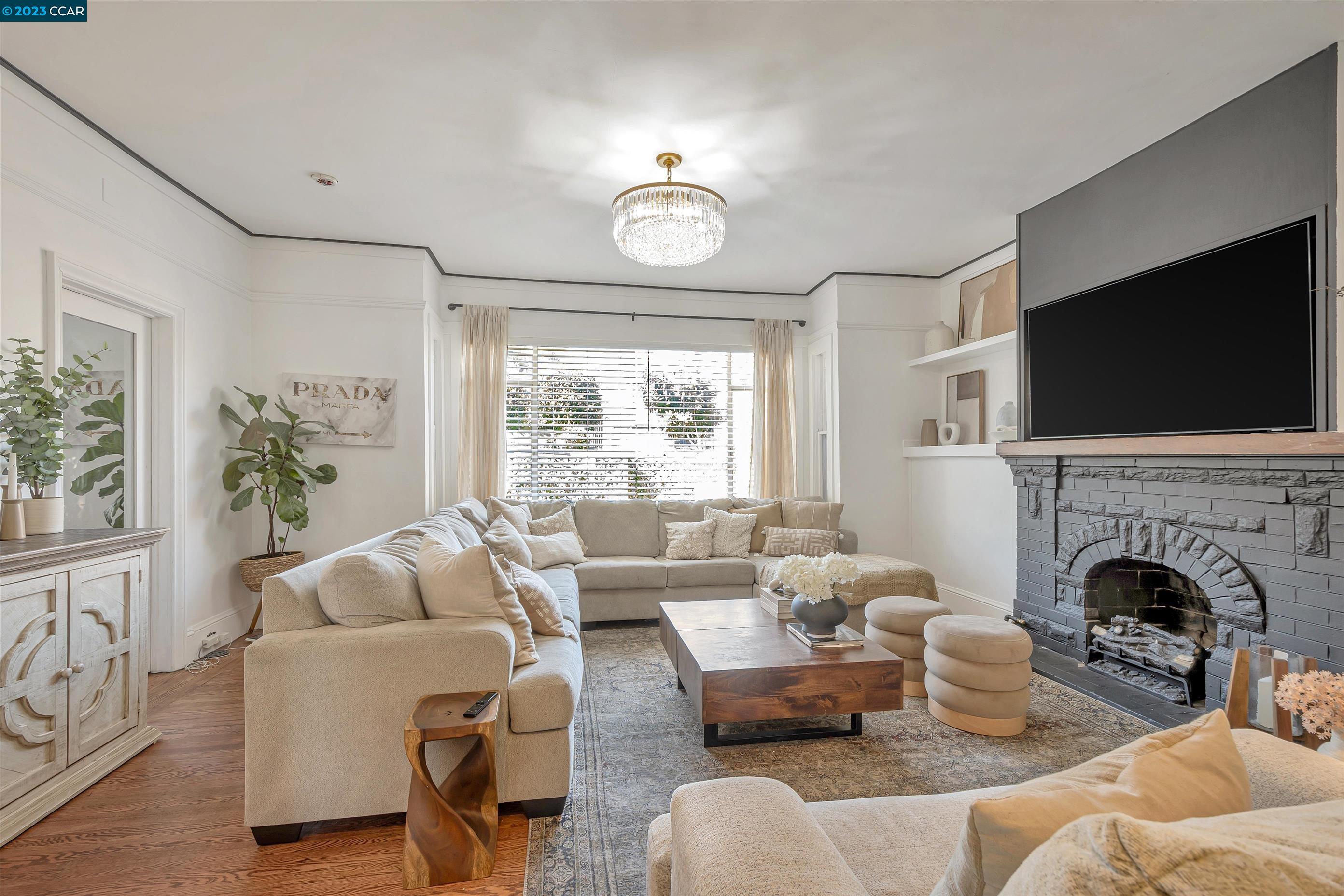 Detail Gallery Image 1 of 1 For 1042 Jamestown Ave, San Francisco,  CA 94124-0000 - 6 Beds | 3 Baths