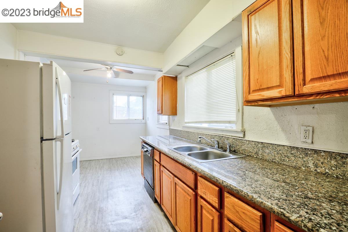 Detail Gallery Image 11 of 36 For 6408 Flora Street, Oakland,  CA 94621-3820 - 2 Beds | 1 Baths