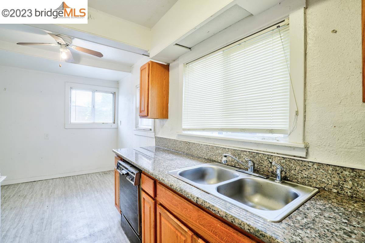 Detail Gallery Image 12 of 36 For 6408 Flora Street, Oakland,  CA 94621-3820 - 2 Beds | 1 Baths