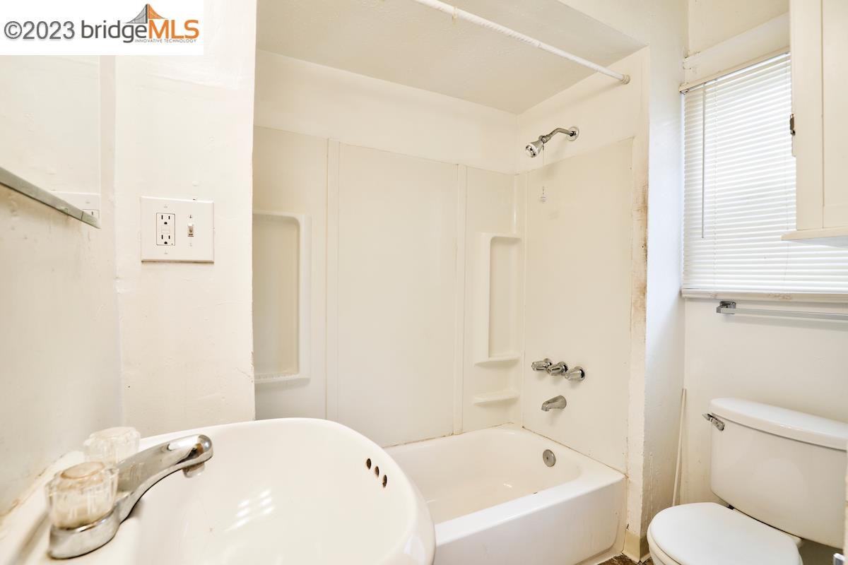 Detail Gallery Image 27 of 36 For 6408 Flora Street, Oakland,  CA 94621-3820 - 2 Beds | 1 Baths
