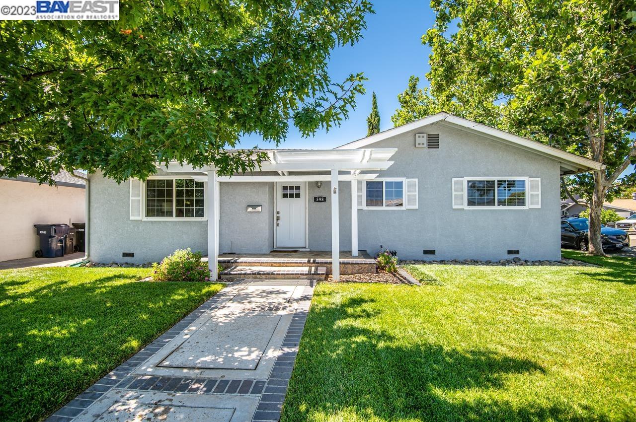 598 Falcon Way