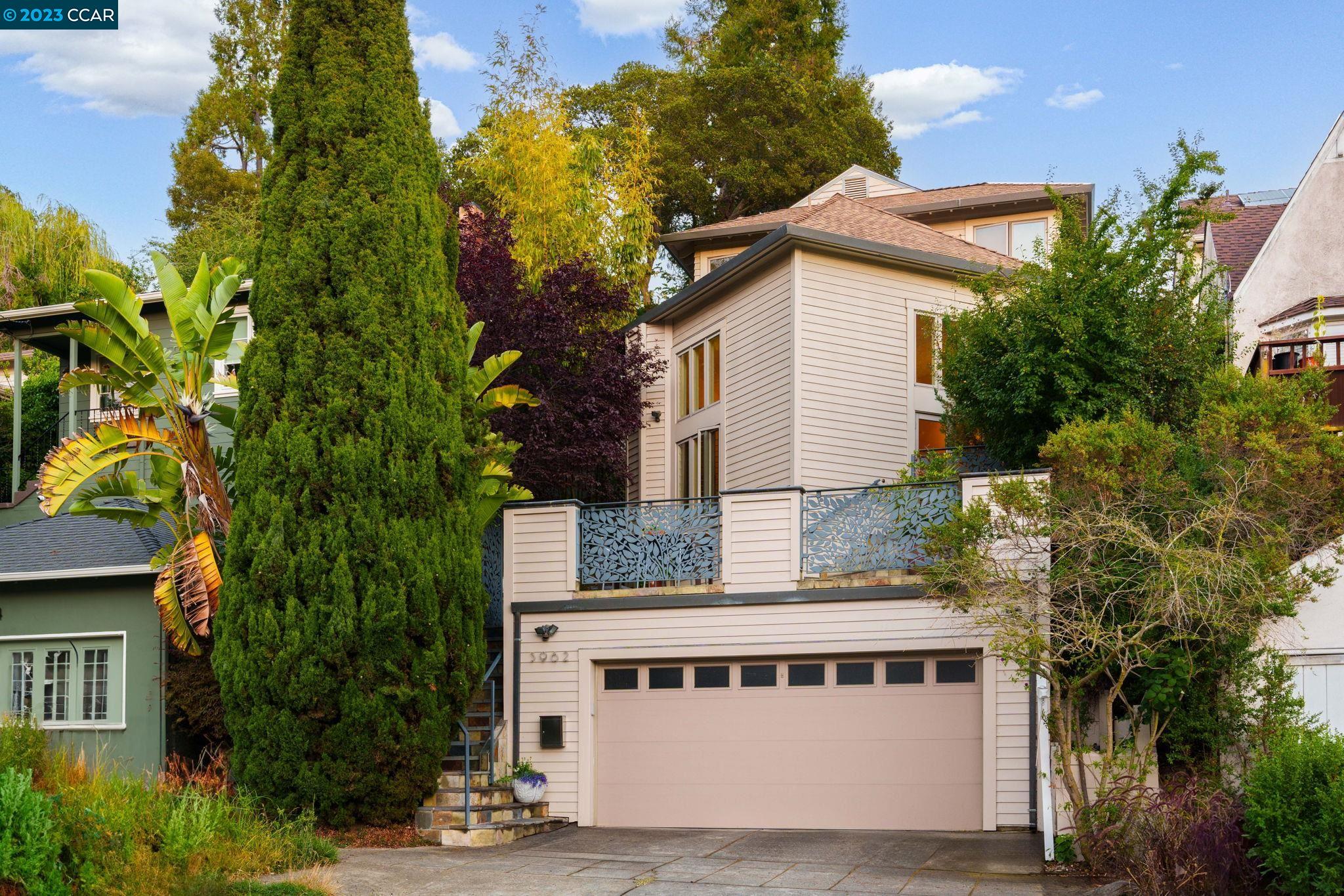 Detail Gallery Image 1 of 1 For 3962 Fruitvale Ave, Oakland,  CA 94602 - 3 Beds | 2/1 Baths