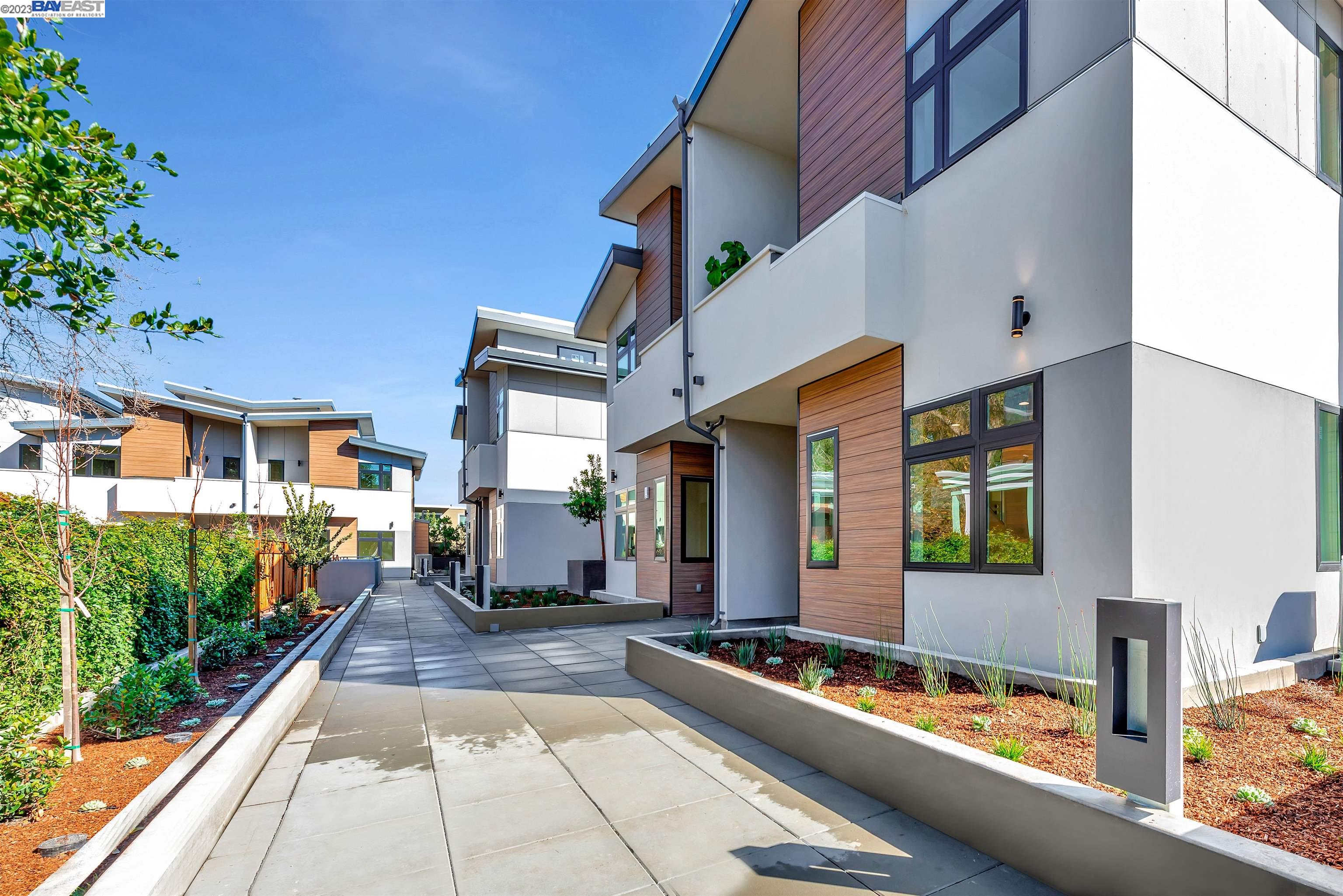 Detail Gallery Image 1 of 1 For 3871 El Camino Real #01,  Palo Alto,  CA 94306 - 2 Beds | 3 Baths