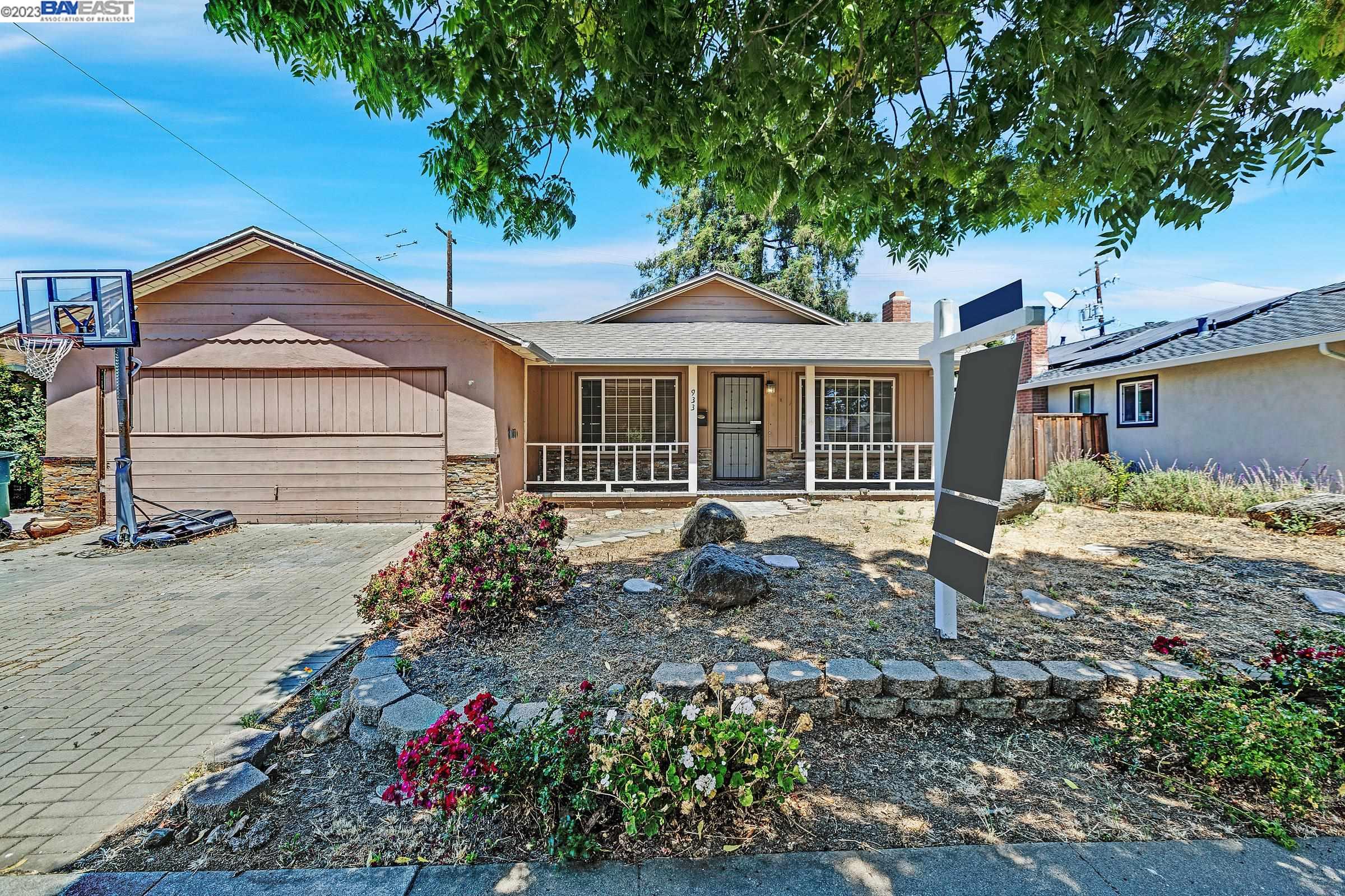 Detail Gallery Image 1 of 1 For 933 Blair Ave, Sunnyvale,  CA 94087 - 4 Beds | 3 Baths