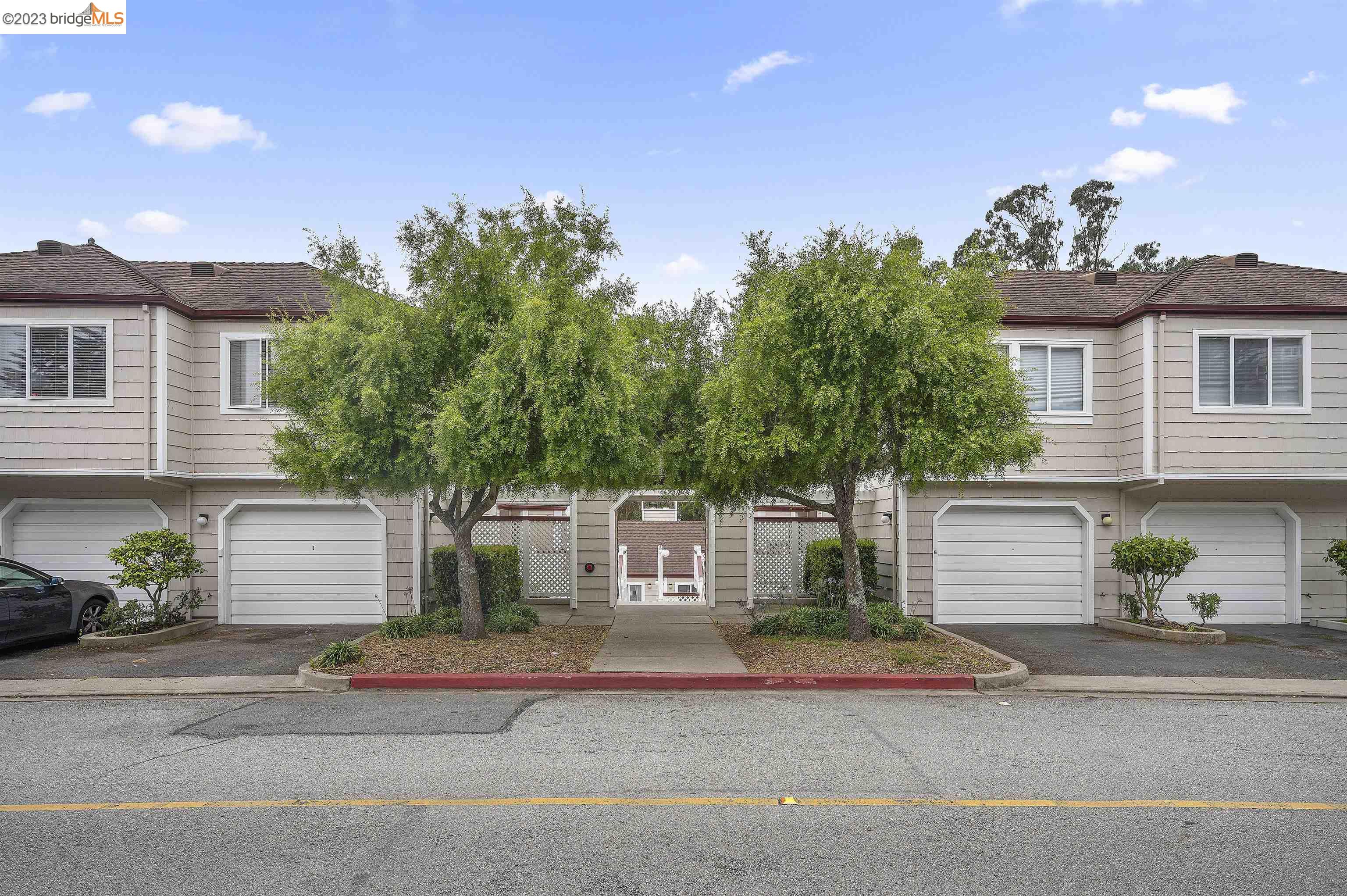 Detail Gallery Image 4 of 49 For 535 Mountain View Dr #5,  Daly City,  CA 94014 - 3 Beds | 2 Baths