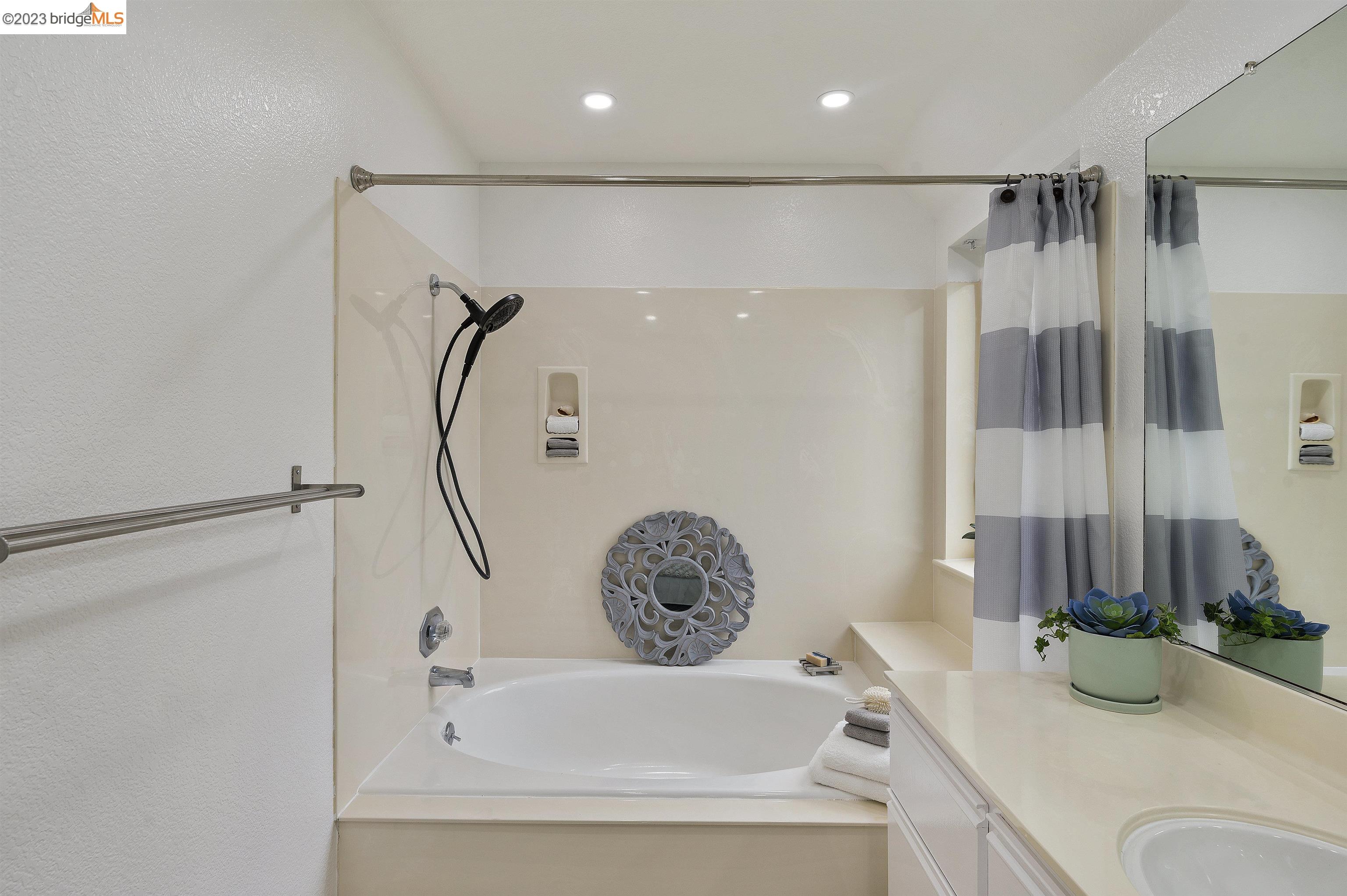 Detail Gallery Image 35 of 49 For 535 Mountain View Dr #5,  Daly City,  CA 94014 - 3 Beds | 2 Baths
