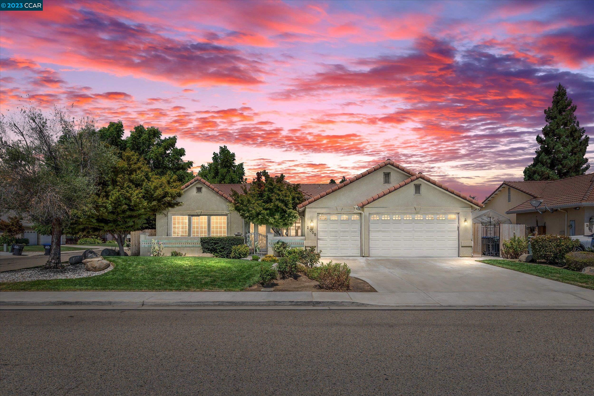 Detail Gallery Image 1 of 1 For 2000 E Victor Ave, Visalia,  CA 93292 - 3 Beds | 2/1 Baths