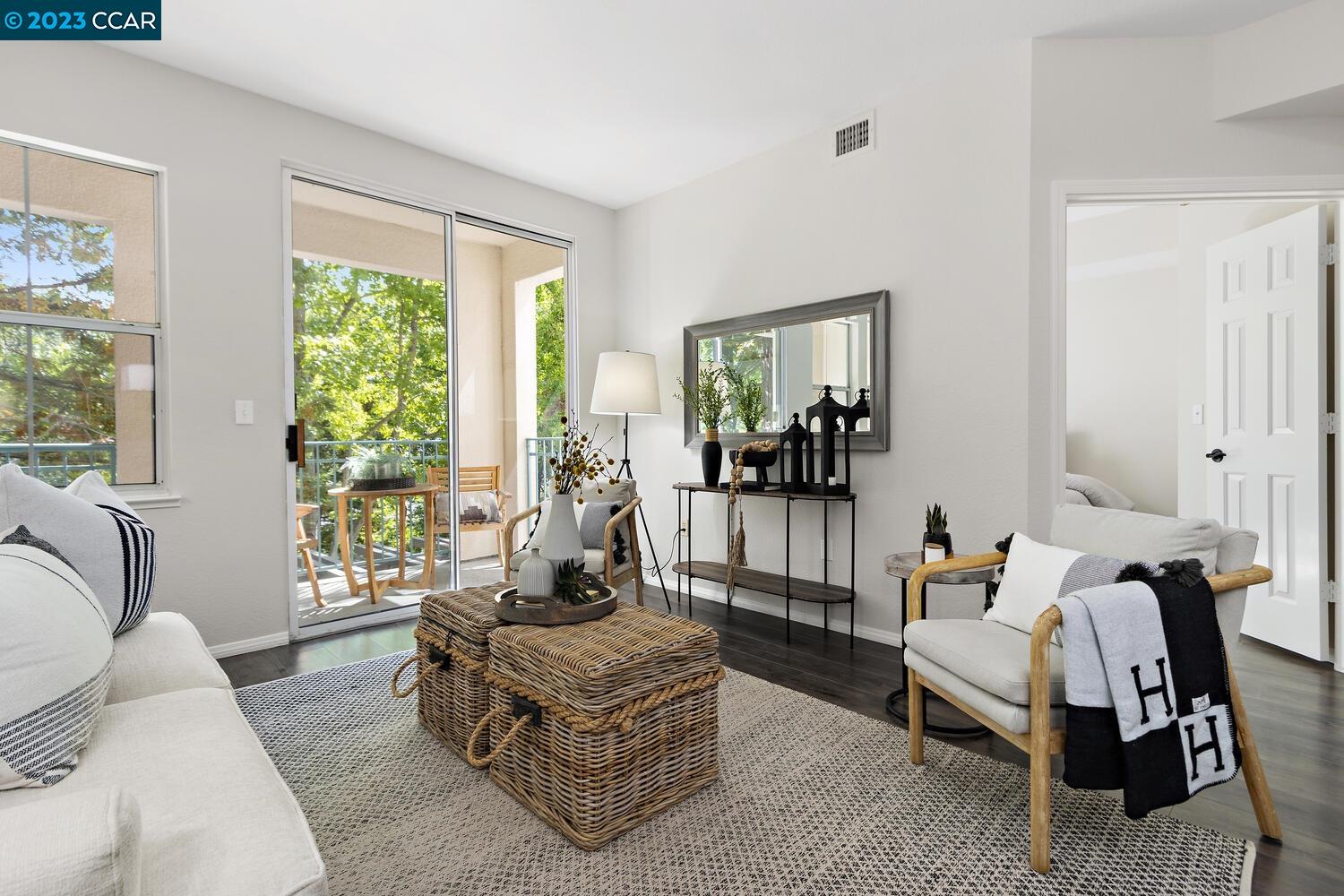 Photo #5: 41035443 Listing 