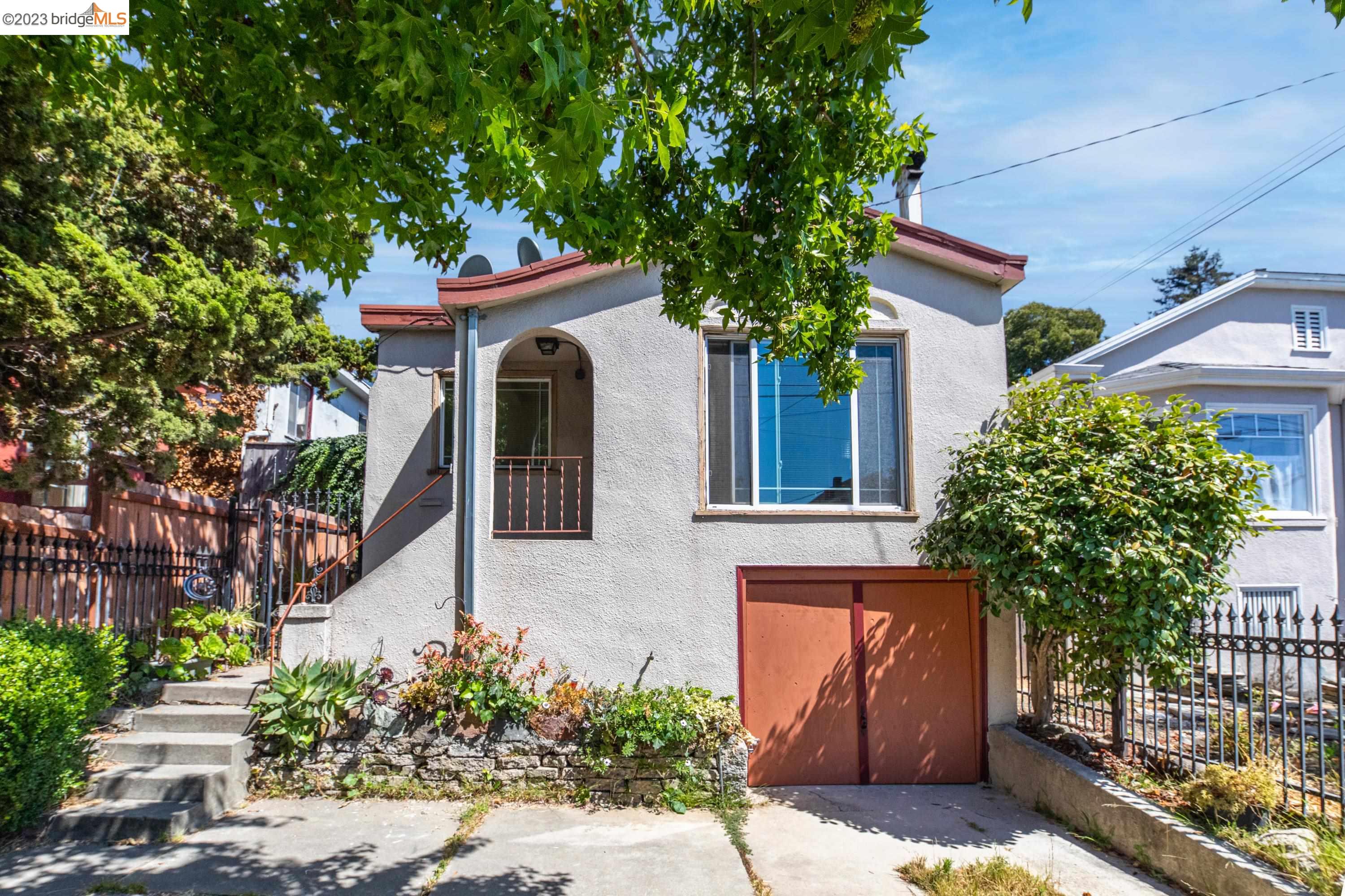 Detail Gallery Image 1 of 1 For 3152 Champion St, Oakland,  CA 94602 - 2 Beds | 1 Baths