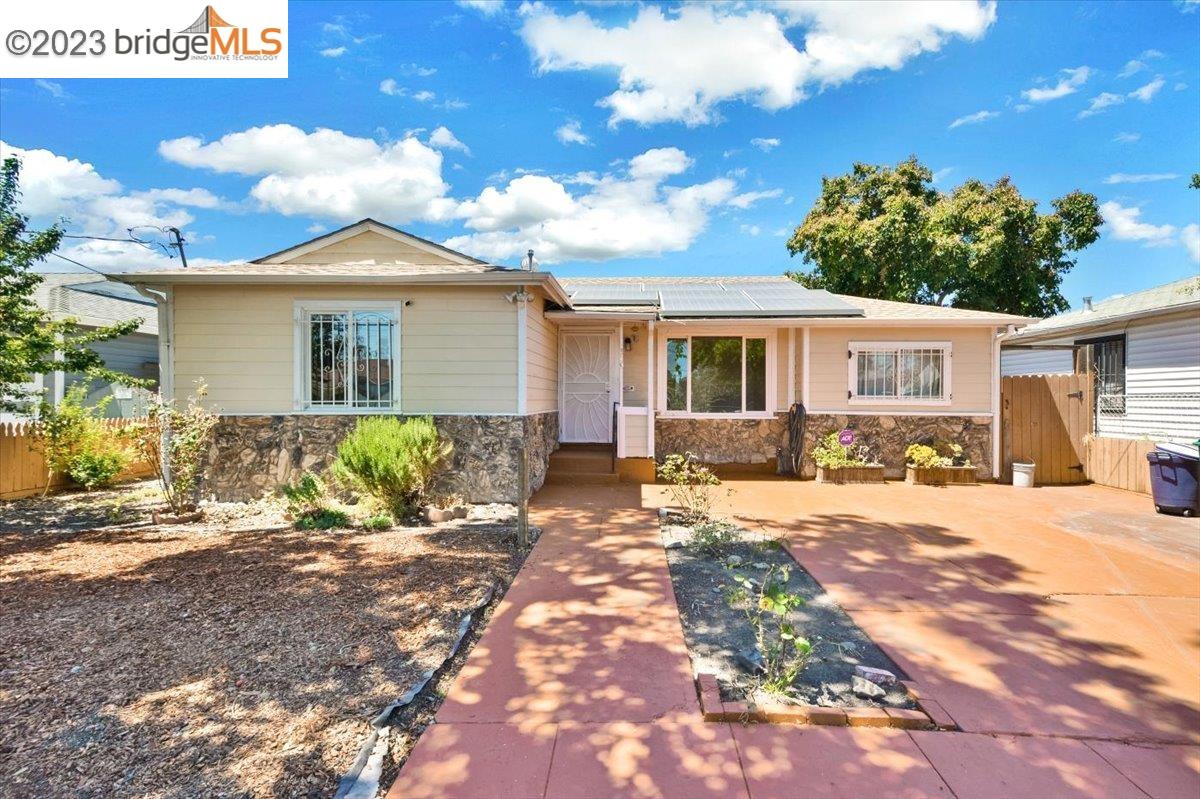 Detail Gallery Image 1 of 1 For 319 Ghormley Ave, Oakland,  CA 94603 - 3 Beds | 2 Baths