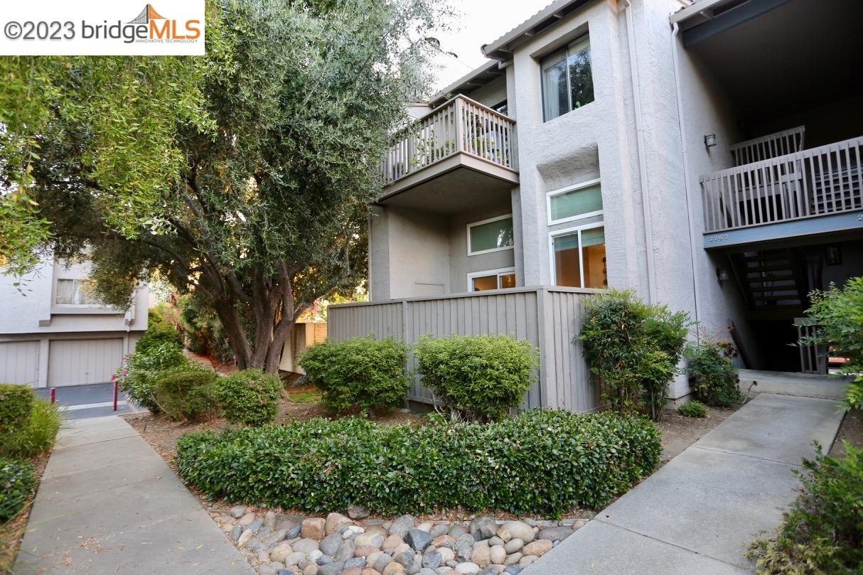 Detail Gallery Image 1 of 1 For 2267 Sun Glory Ln a,  San Jose,  CA 95124 - 2 Beds | 2 Baths