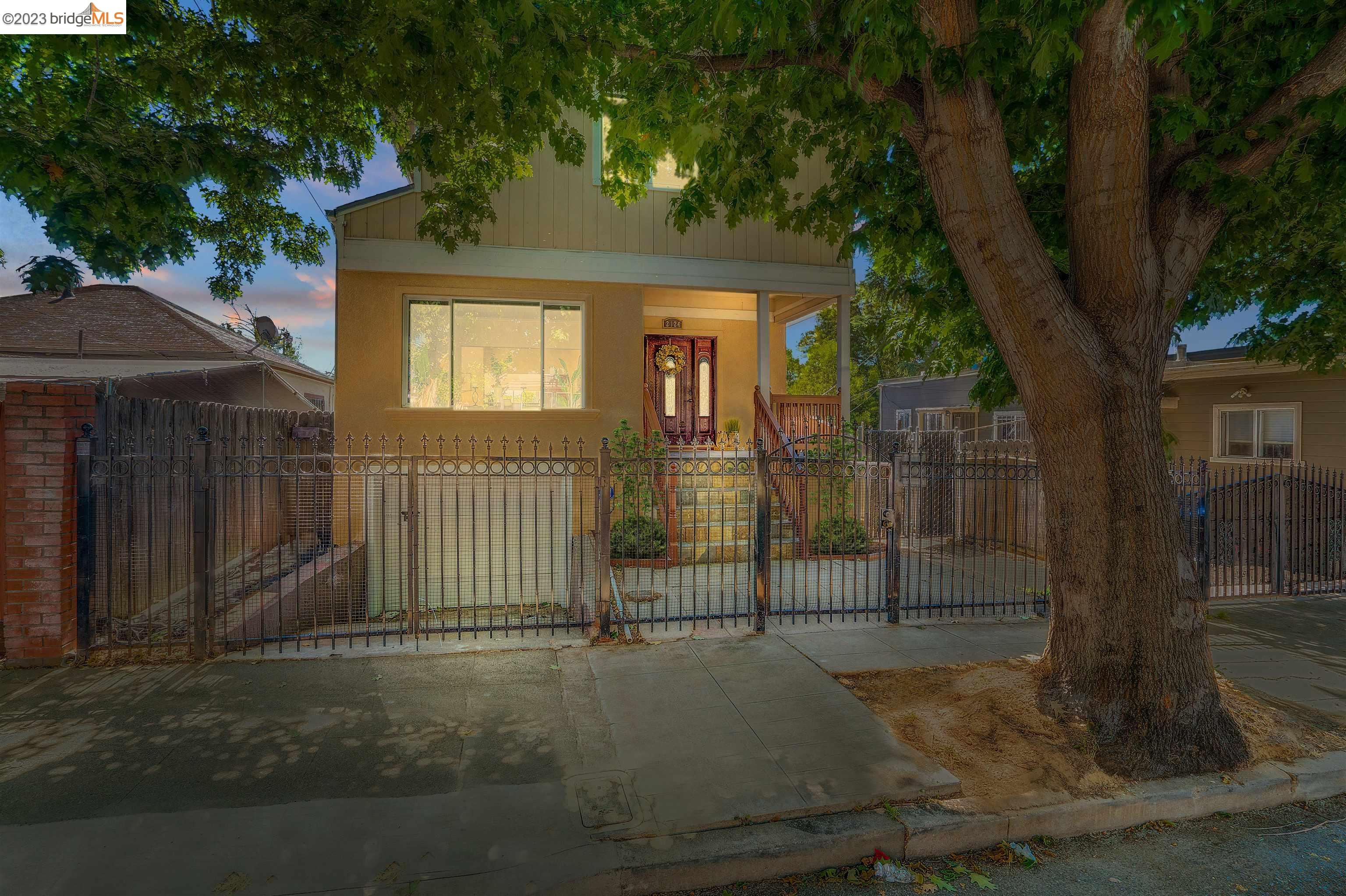 Detail Gallery Image 1 of 1 For 2124 25th Ave, Oakland,  CA 94601 - 4 Beds | 2/1 Baths