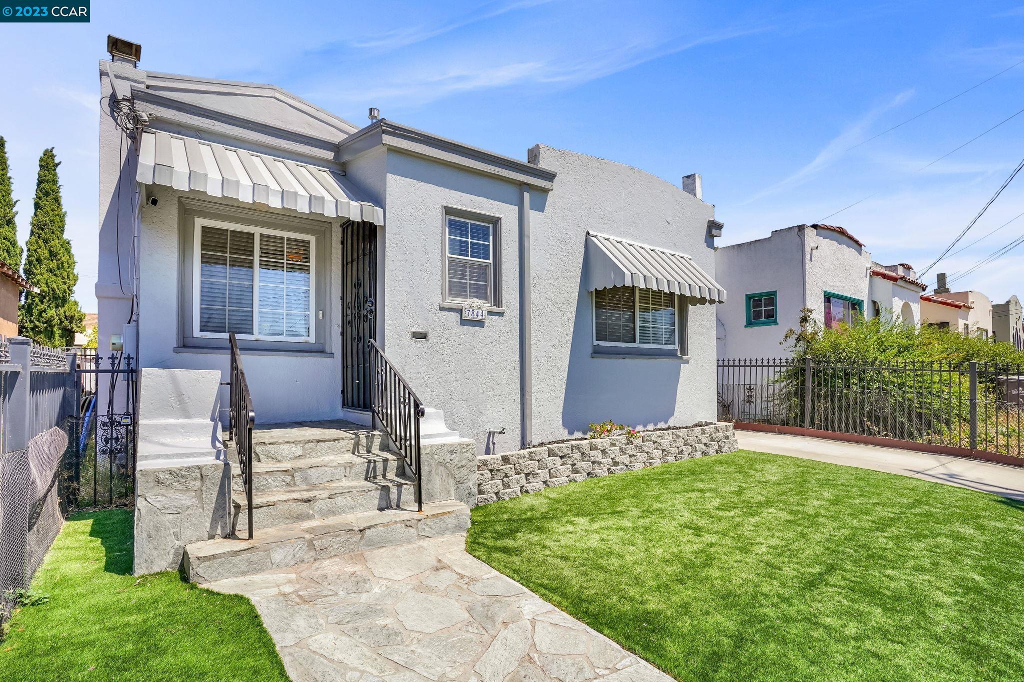 Detail Gallery Image 1 of 1 For 7844 Lockwood St, Oakland,  CA 94621 - 3 Beds | 2 Baths