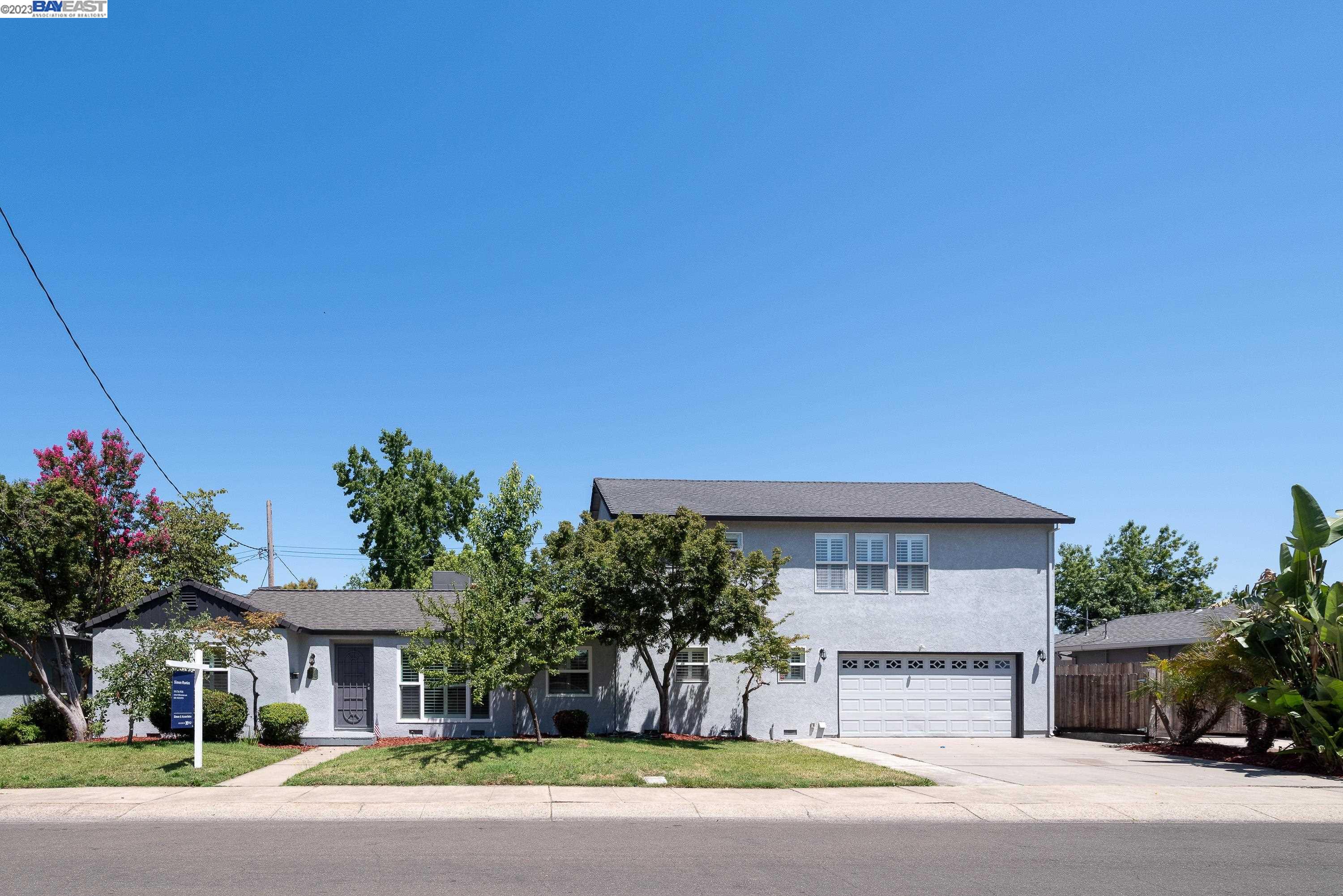 Detail Gallery Image 1 of 1 For 1401 Lake St, Lodi,  CA 95242 - 4 Beds | 2 Baths