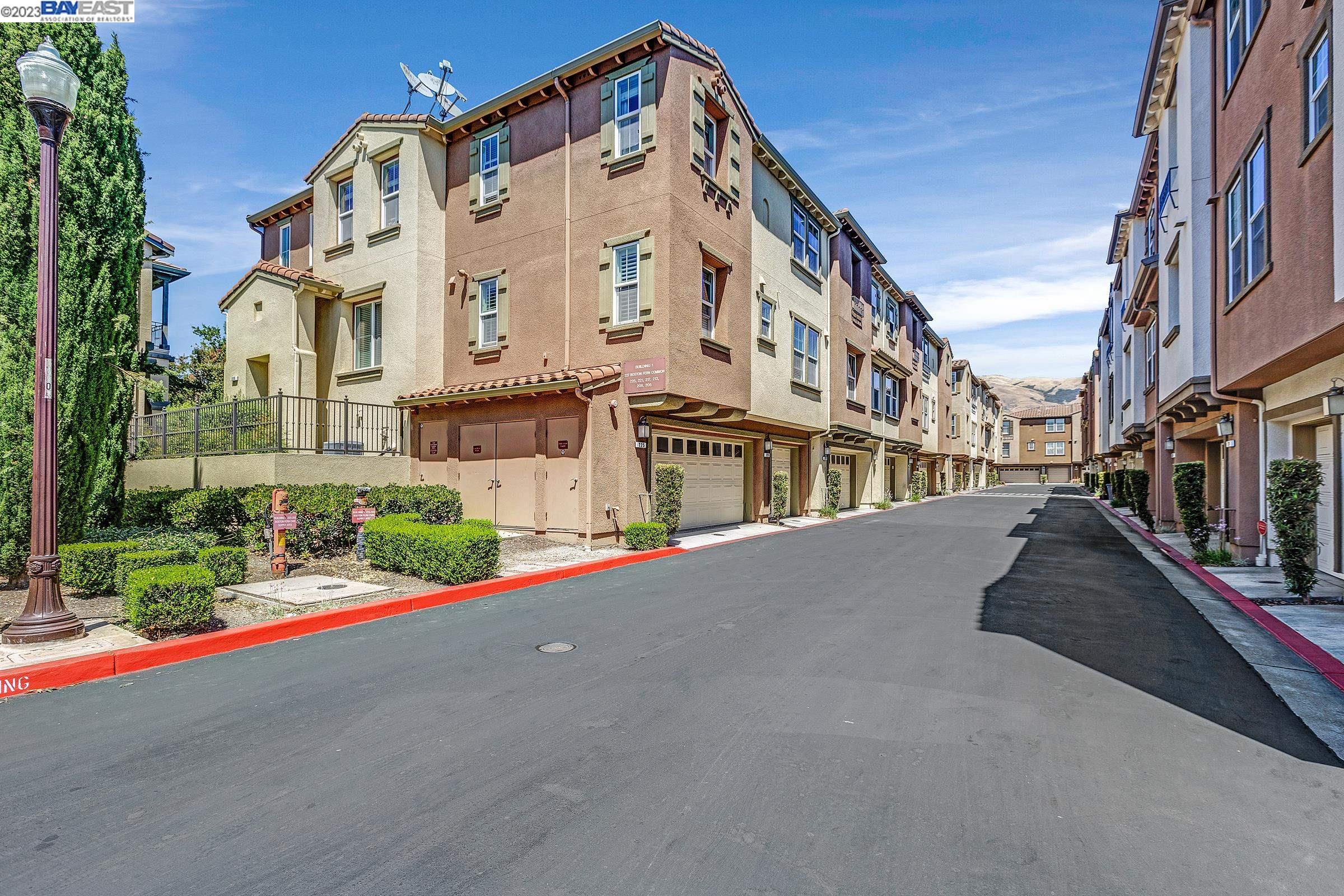 Detail Gallery Image 1 of 1 For 225 Boston Fern Cmn, Fremont,  CA 94539 - 2 Beds | 2 Baths