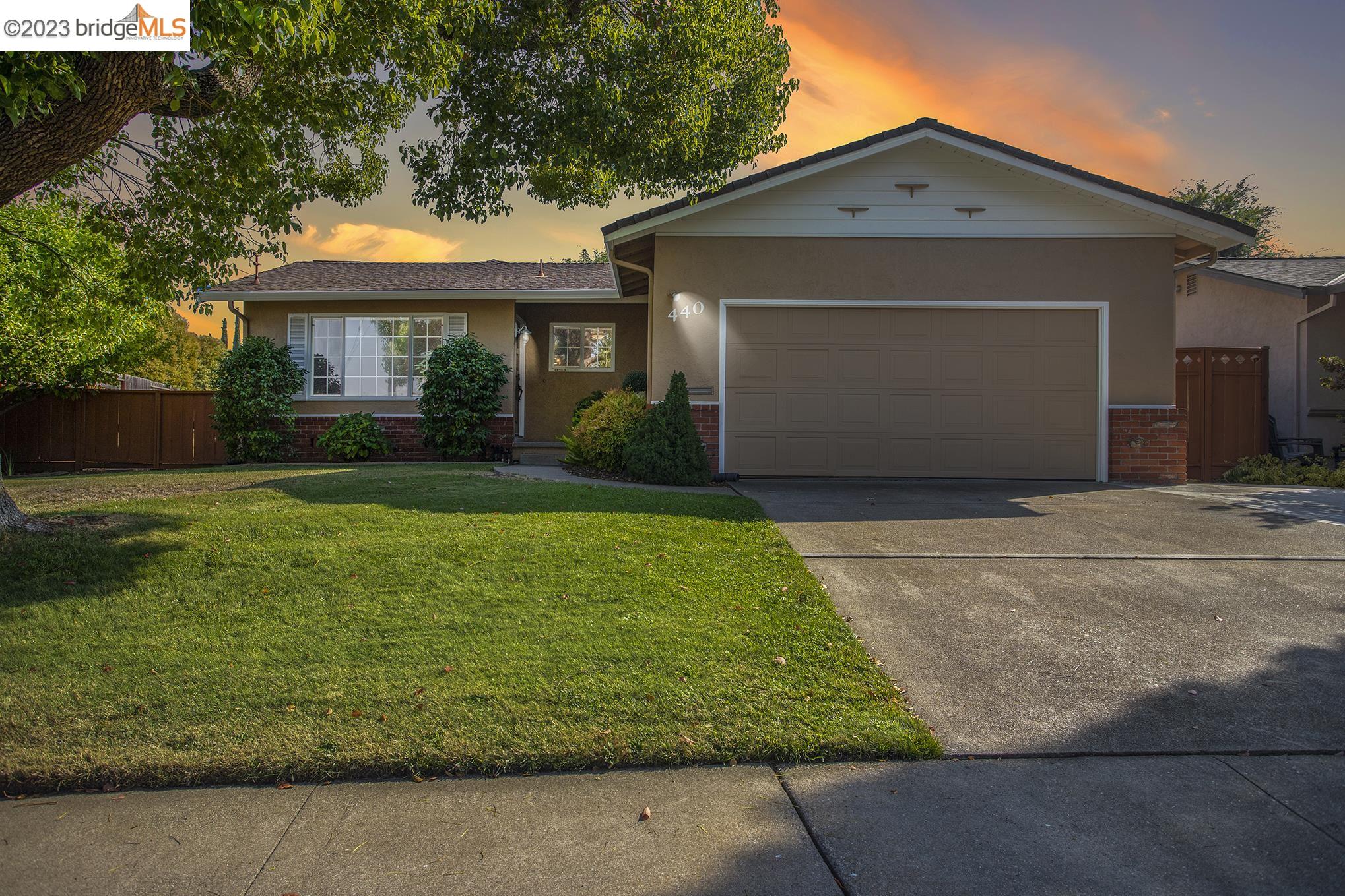 Detail Gallery Image 1 of 1 For 440 Diablo Court, Martinez,  CA 94553 - 4 Beds | 2 Baths