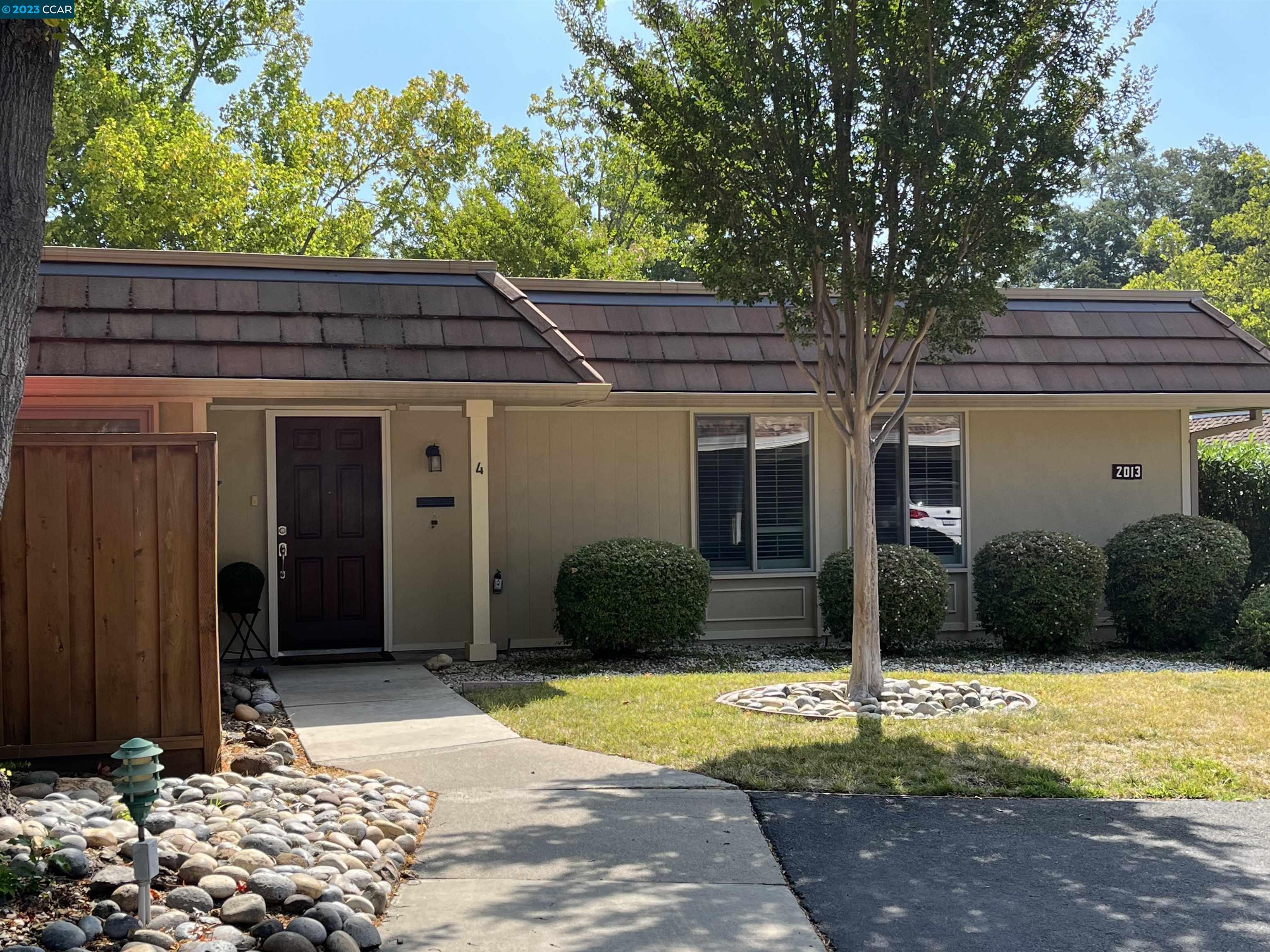 Photo #2: 41036629 Listing 