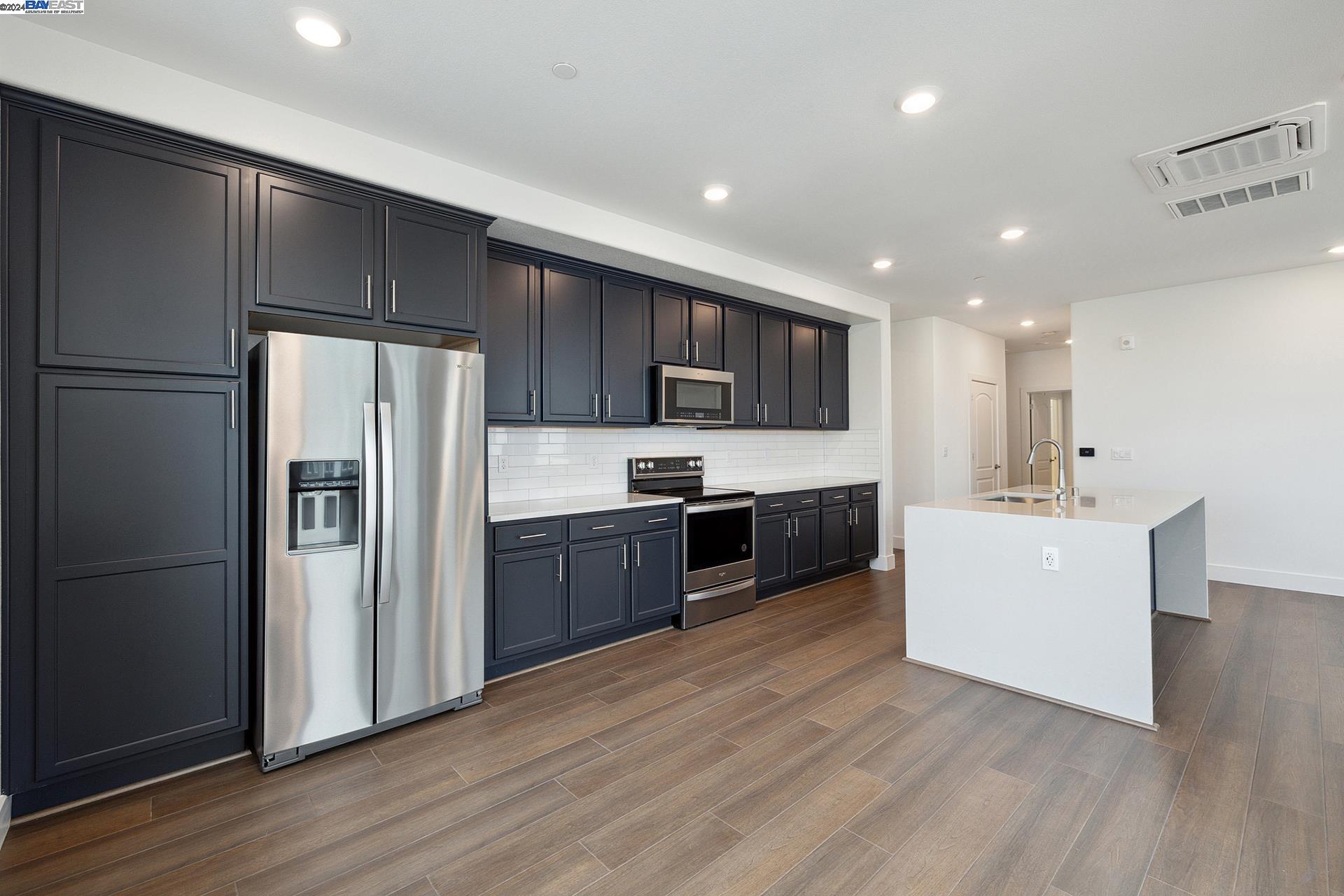 Photo #8: 41036656 Listing: Photo #8