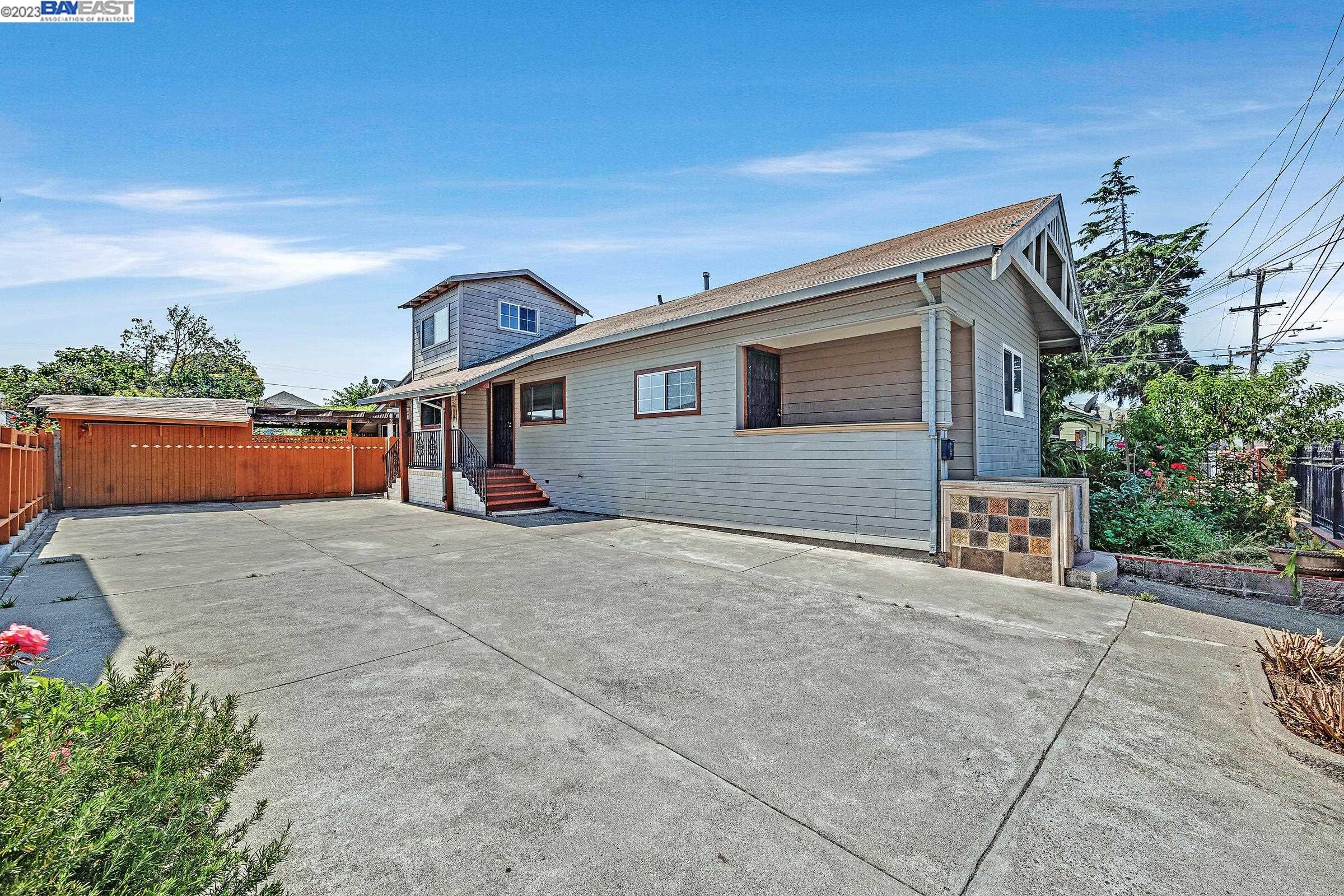 Detail Gallery Image 1 of 1 For 1312 106th Ave, Oakland,  CA 94603 - 4 Beds | 2 Baths