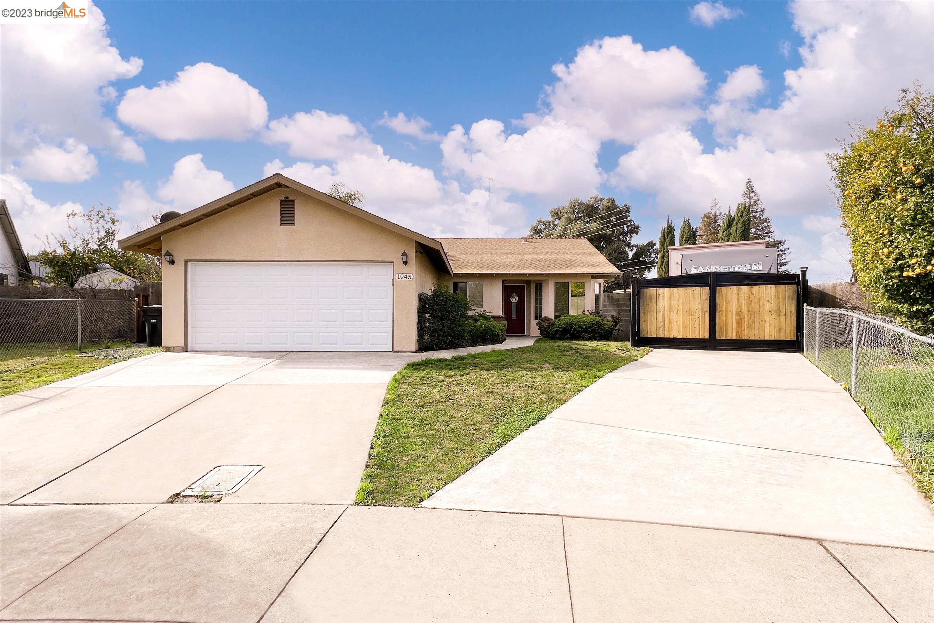 Detail Gallery Image 1 of 1 For 1945 Rouse Ct, Modesto,  CA 95351 - 3 Beds | 2 Baths