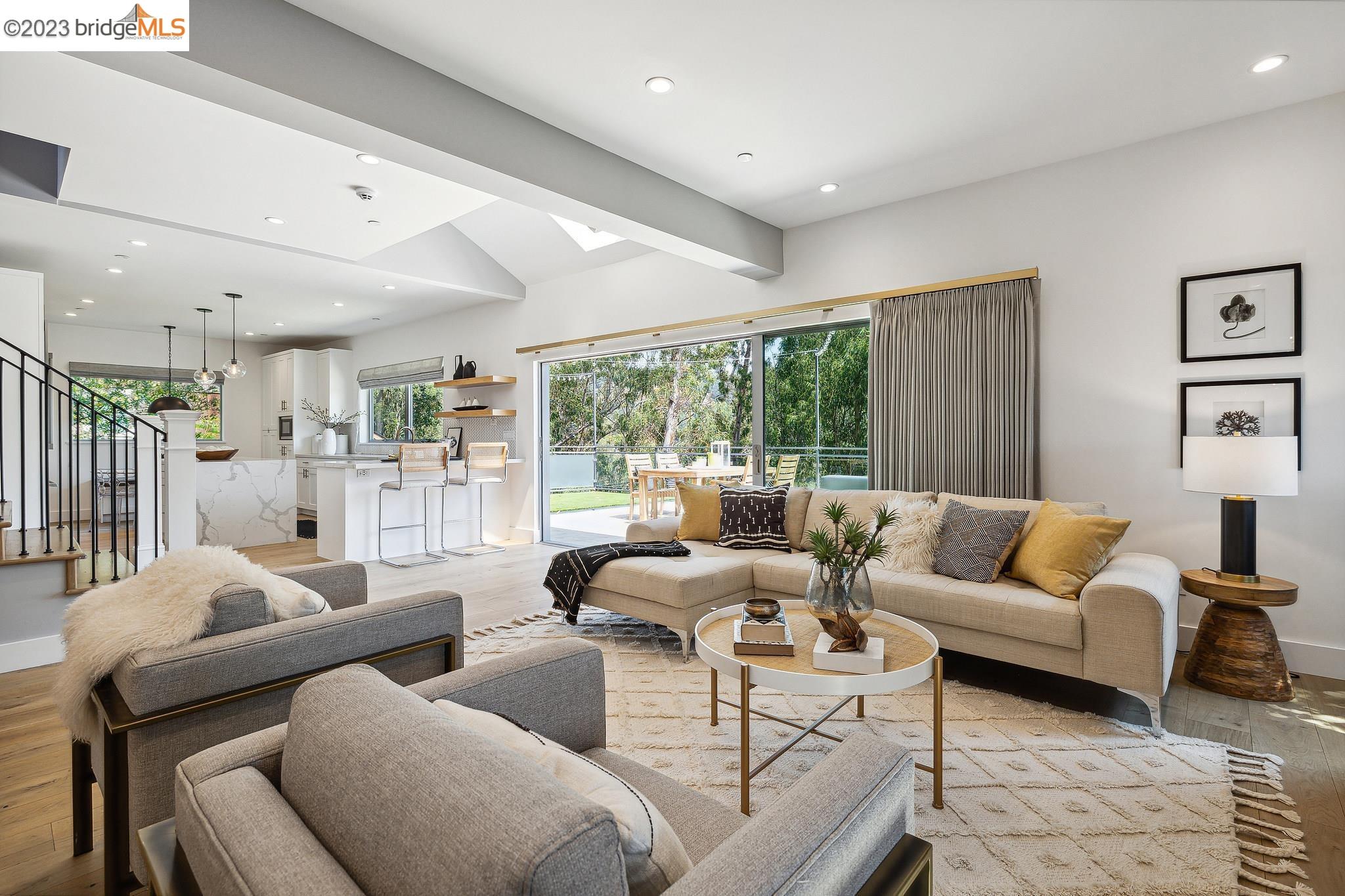 Detail Gallery Image 1 of 1 For 6458 Farallon Way, Oakland,  CA 94611 - 4 Beds | 3/2 Baths