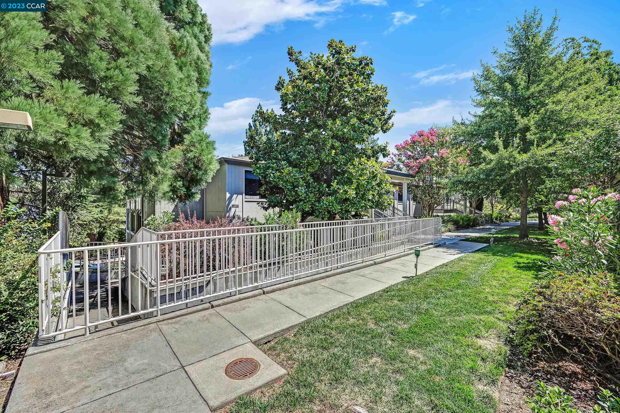 Photo #2: 41037467 Listing 