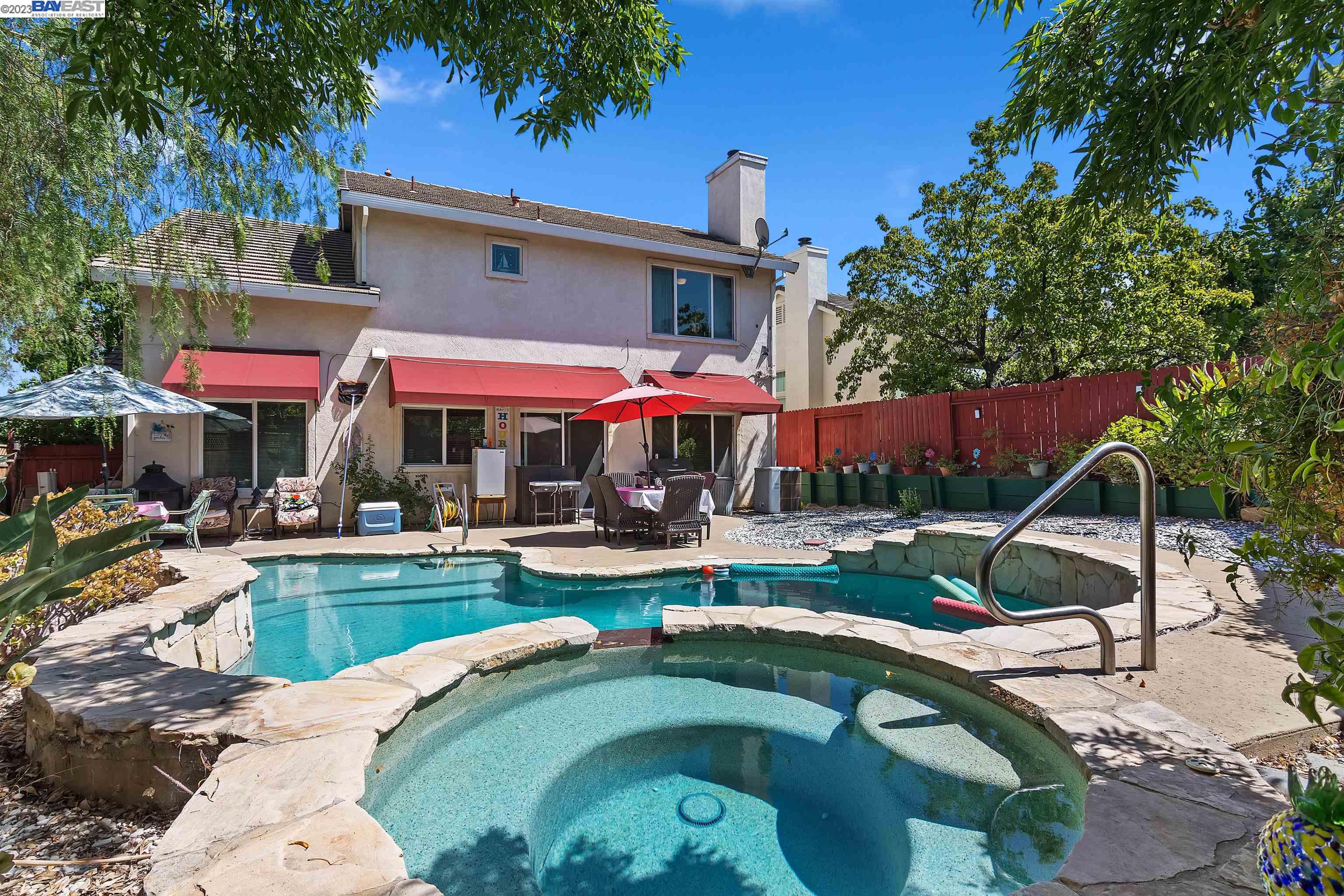 Detail Gallery Image 1 of 1 For 1001 Stonecrest Dr, Antioch,  CA 94531 - 5 Beds | 3 Baths
