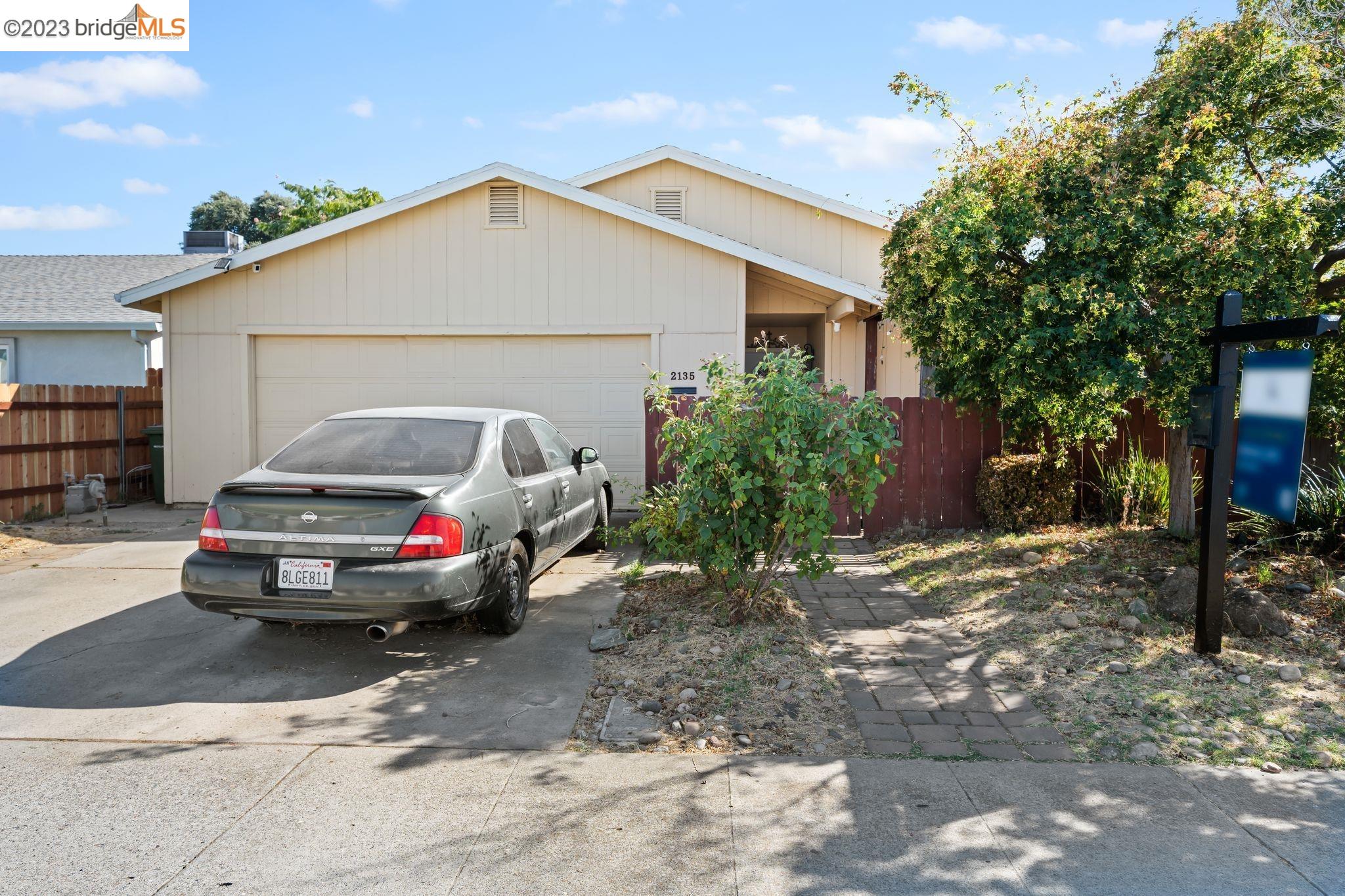 Detail Gallery Image 1 of 1 For 2135 Newbury Cir, Lodi,  CA 95240 - 3 Beds | 2 Baths