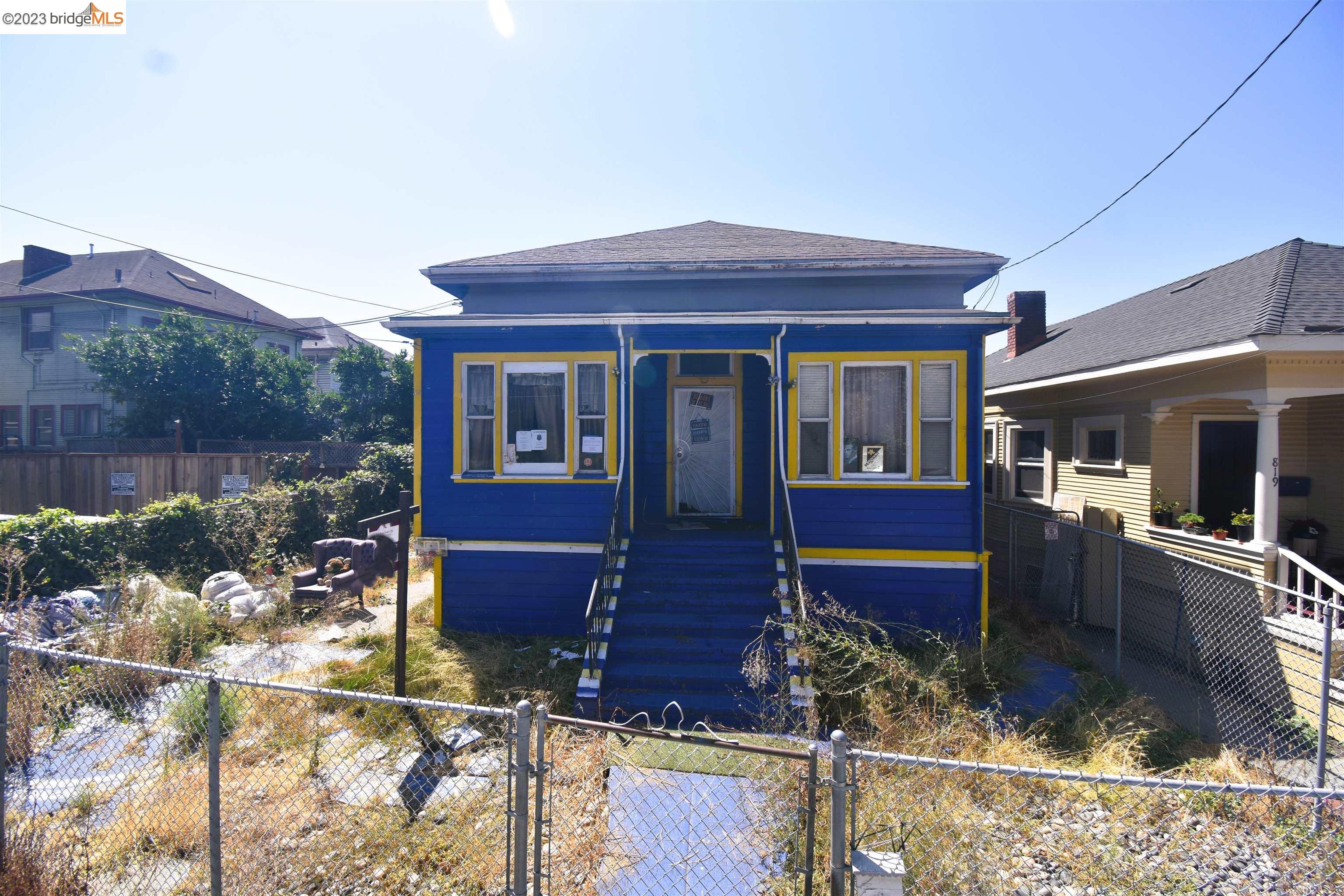 Detail Gallery Image 1 of 1 For 815 35th St, Oakland,  CA 94608 - 3 Beds | 1 Baths
