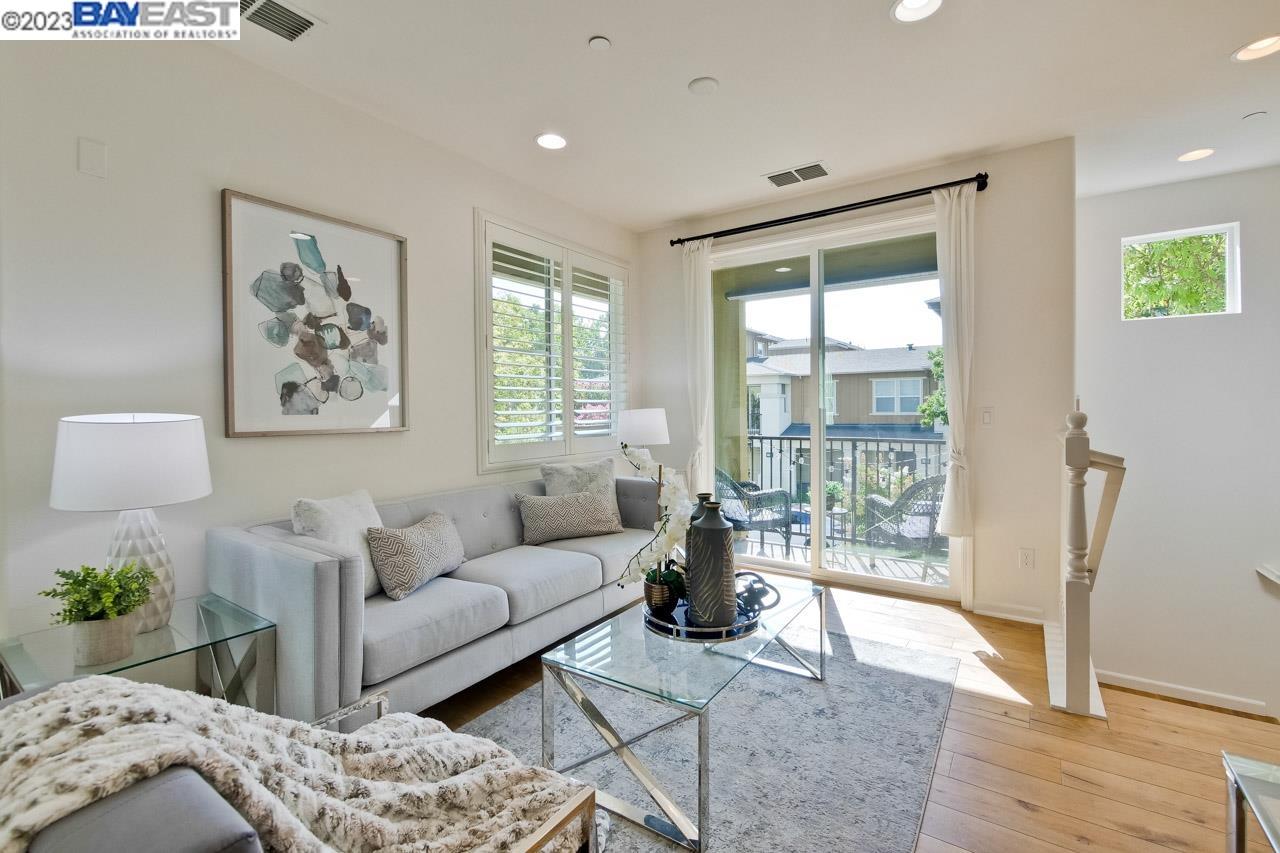 Detail Gallery Image 1 of 1 For 1209 Coyote Creek Way, Milpitas,  CA 95035 - 2 Beds | 2/1 Baths
