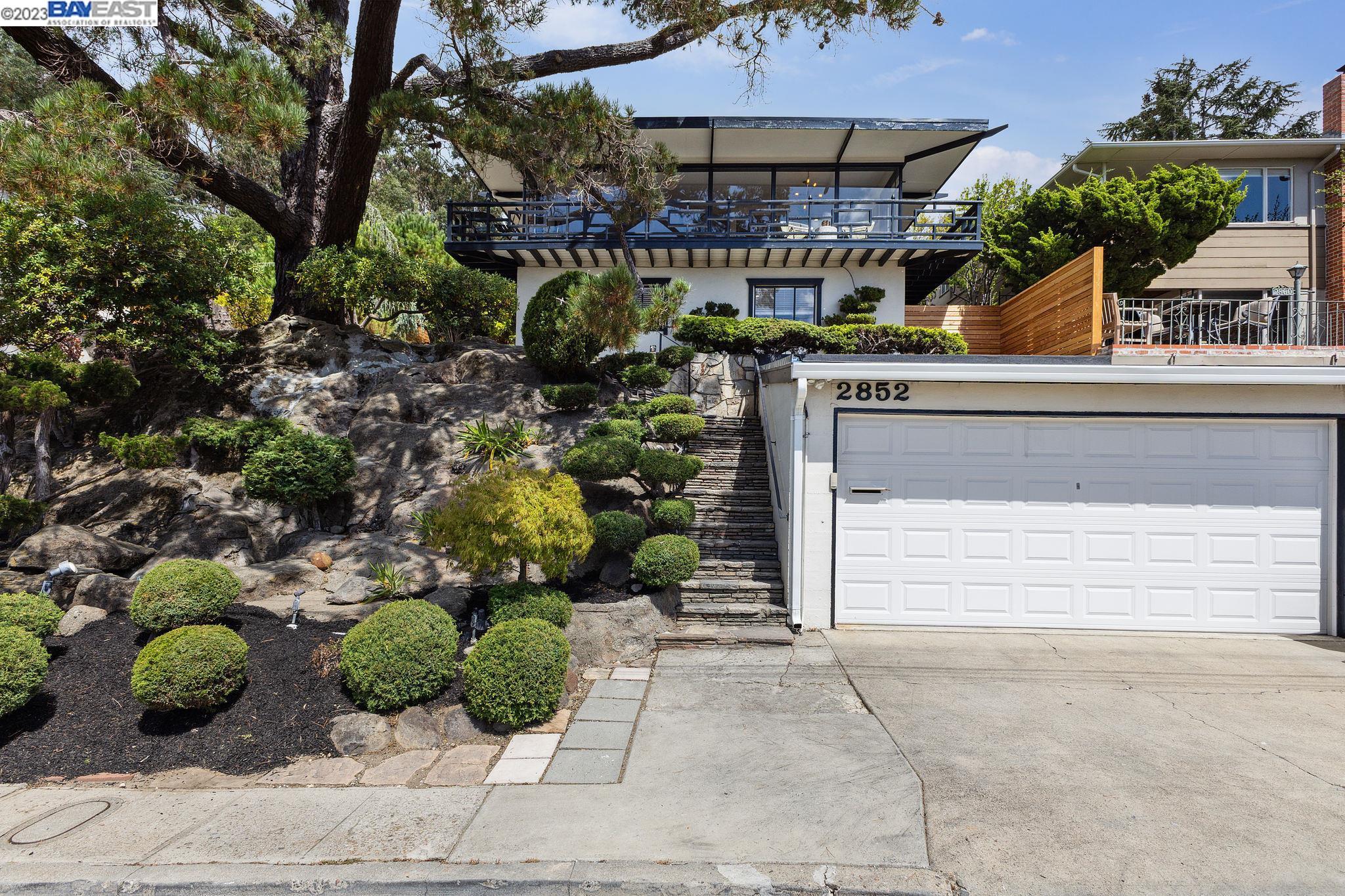 For Sale 2852 Alida St, Oakland, CA 94602 3 Beds / 2 Full Baths