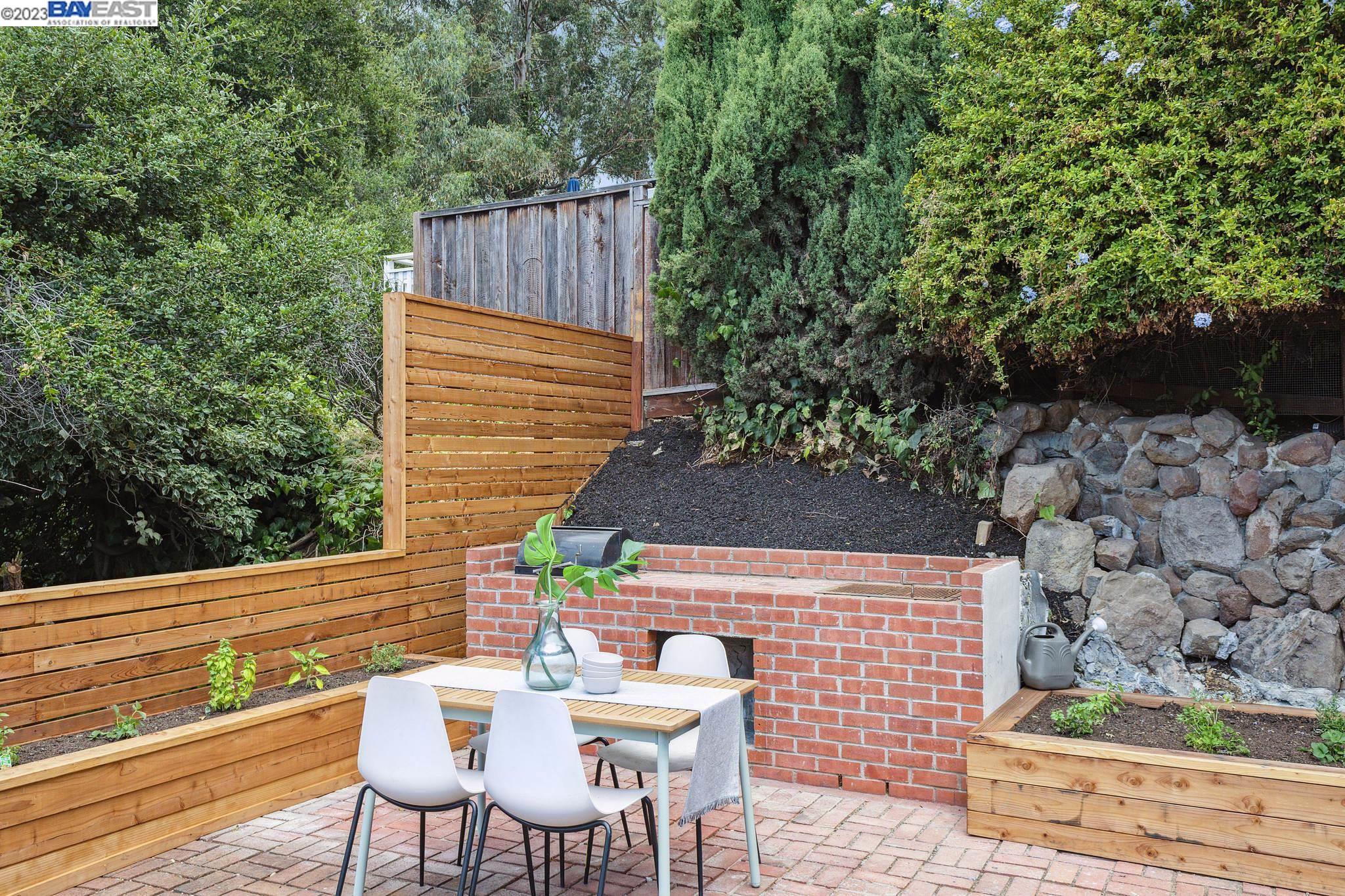 For Sale 2852 Alida St, Oakland, CA 94602 3 Beds / 2 Full Baths