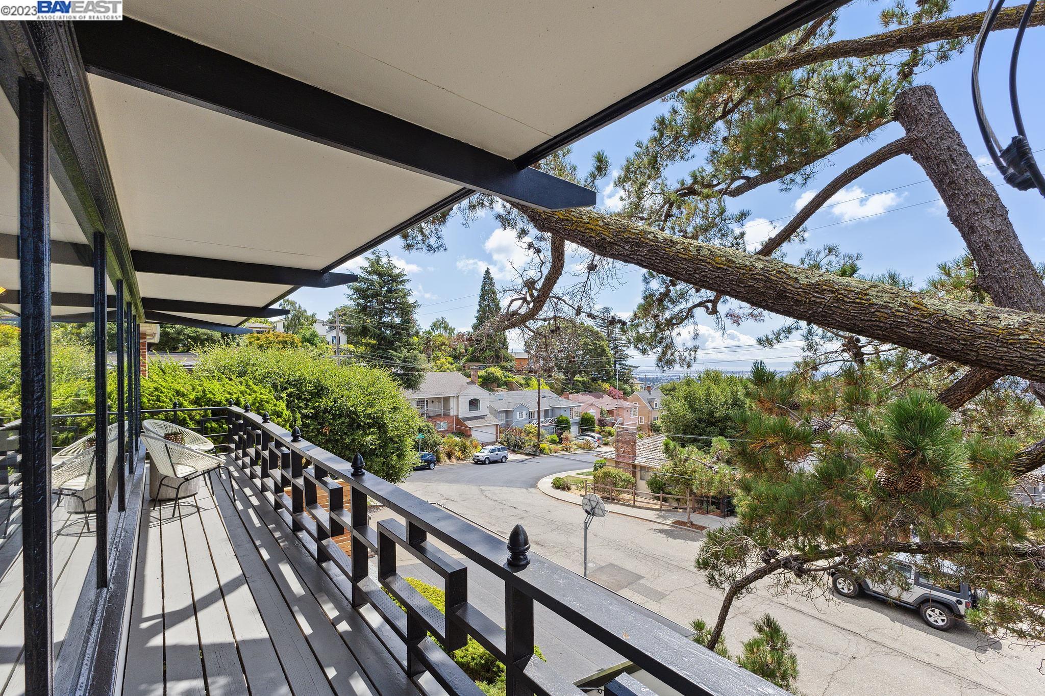 For Sale 2852 Alida St, Oakland, CA 94602 3 Beds / 2 Full Baths