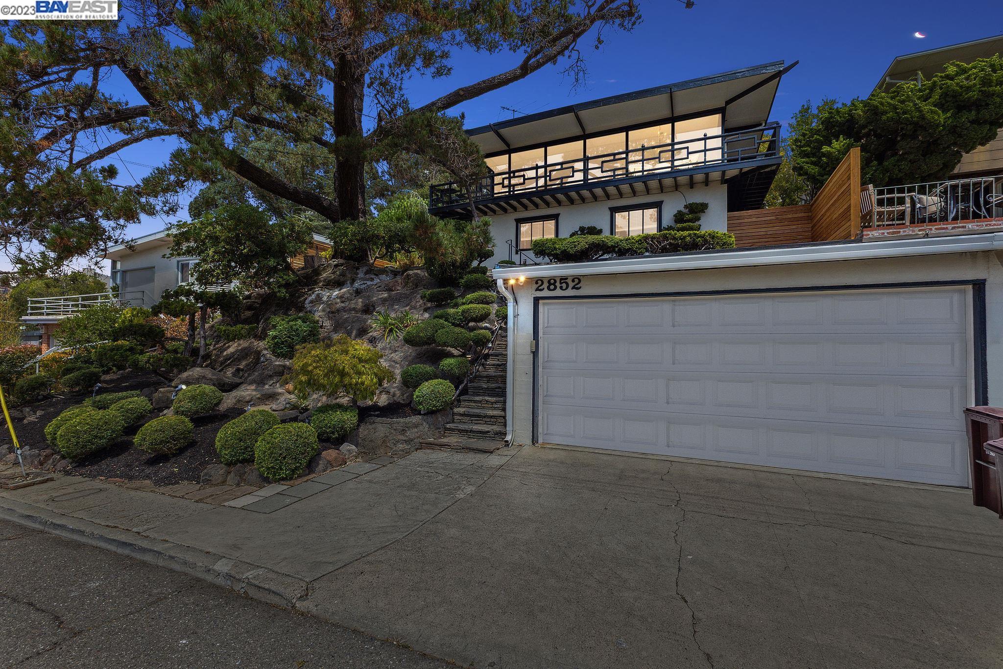 For Sale 2852 Alida St, Oakland, CA 94602 3 Beds / 2 Full Baths