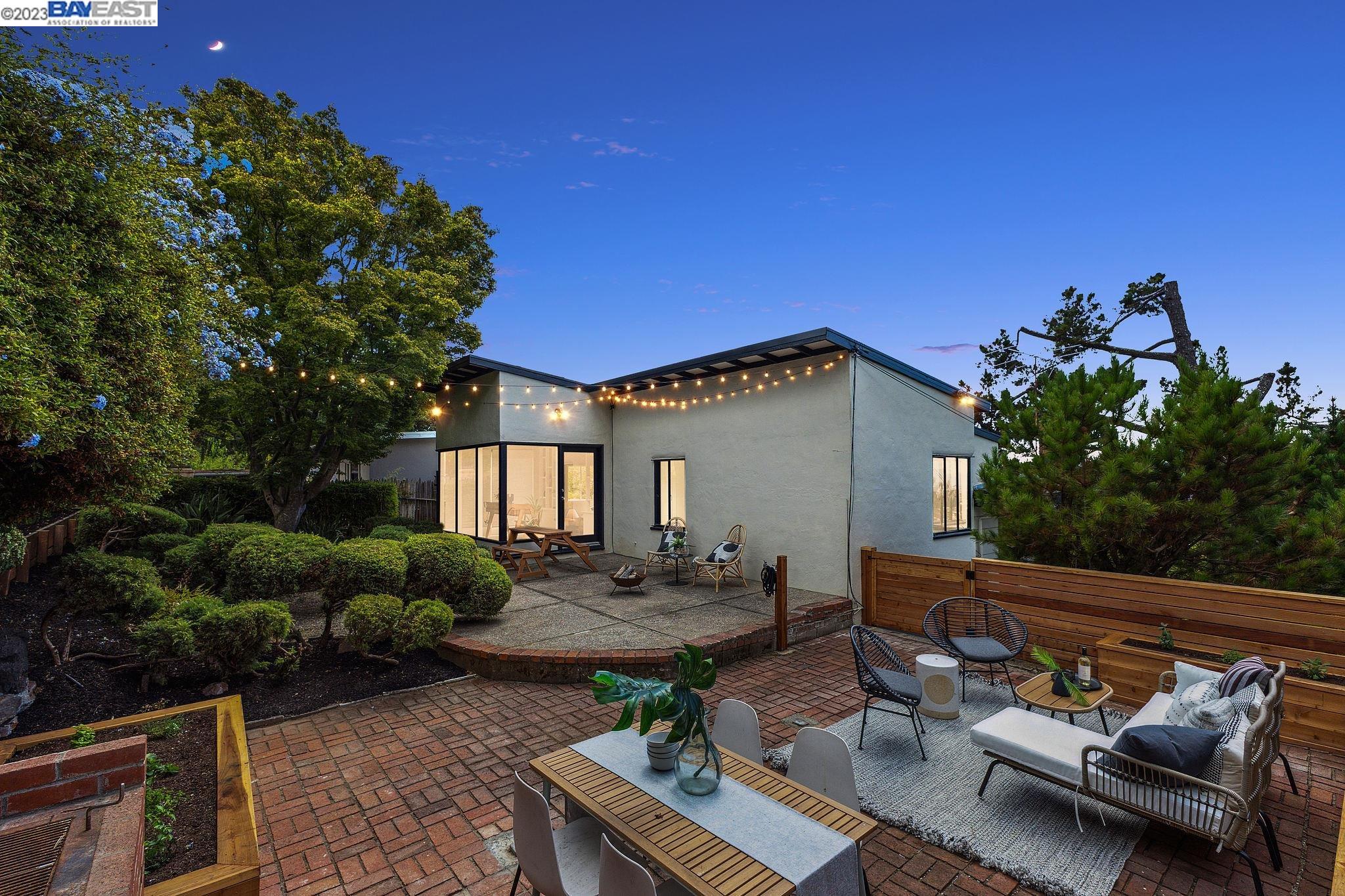 For Sale 2852 Alida St, Oakland, CA 94602 3 Beds / 2 Full Baths