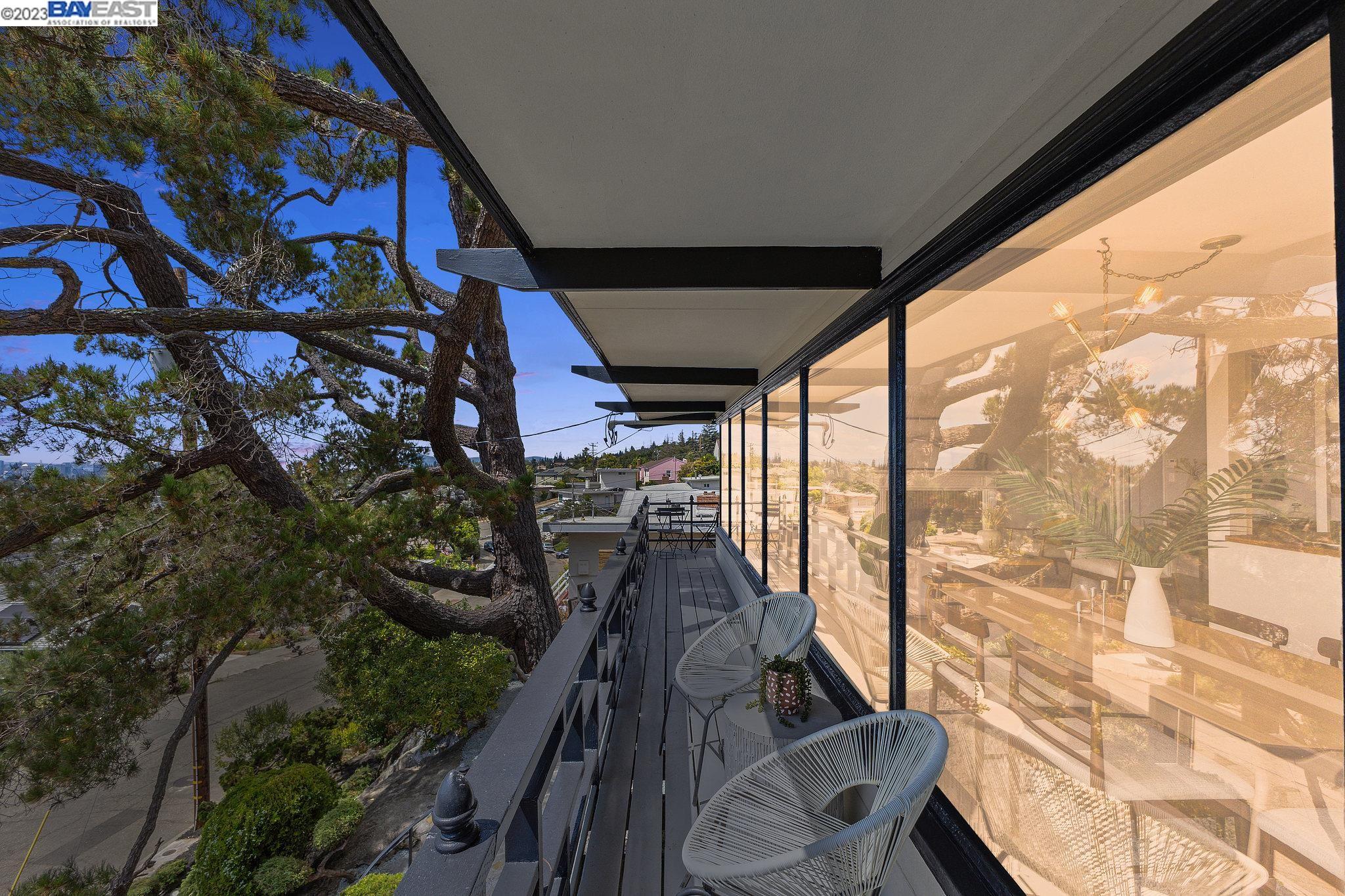 For Sale 2852 Alida St, Oakland, CA 94602 3 Beds / 2 Full Baths