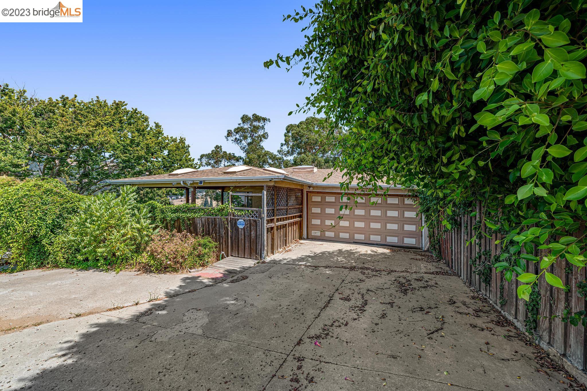 Detail Gallery Image 1 of 1 For 8132 Sterling Dr, Oakland,  CA 94605 - 5 Beds | 5 Baths