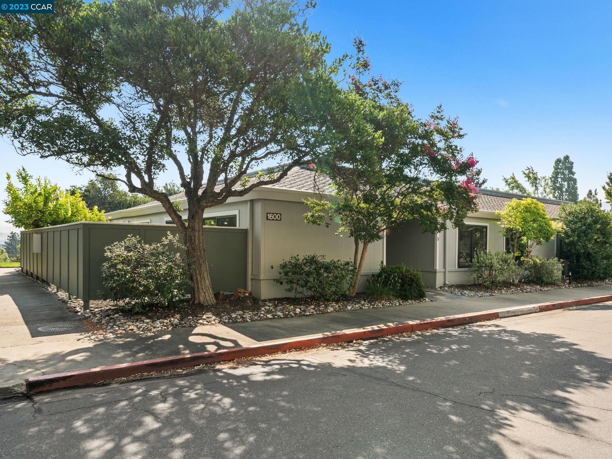 Photo #2: 41038052 Listing 