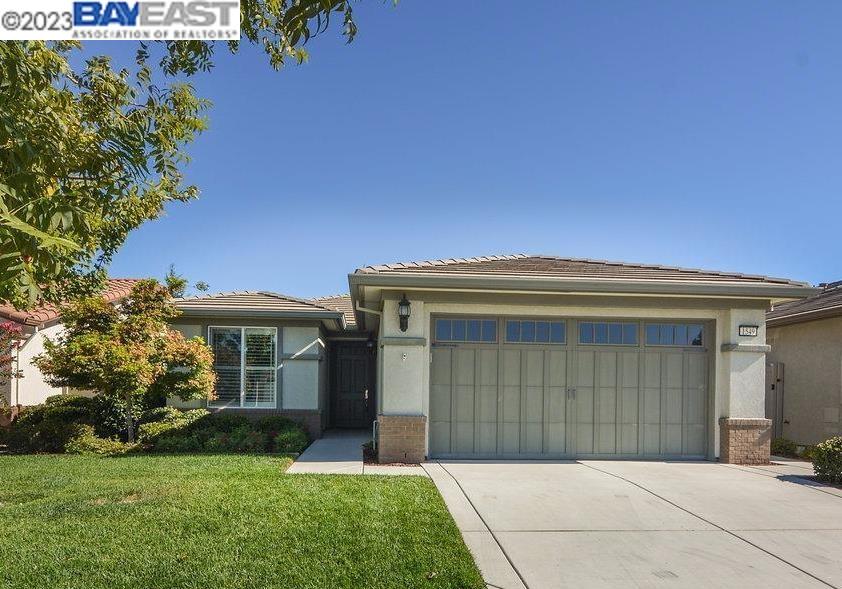 Detail Gallery Image 1 of 1 For 1549 Maple Valley St, Manteca,  CA 95336 - 2 Beds | 2 Baths