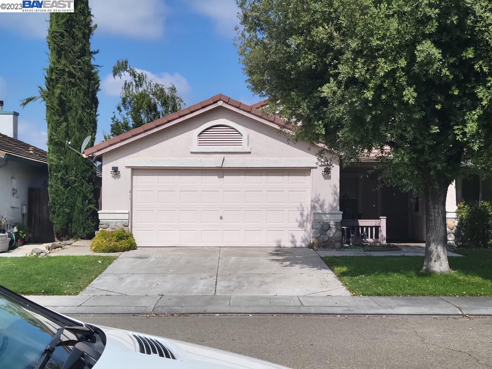 Detail Gallery Image 1 of 1 For 217 Dyer Ave, Manteca,  CA 95336 - 3 Beds | 2 Baths